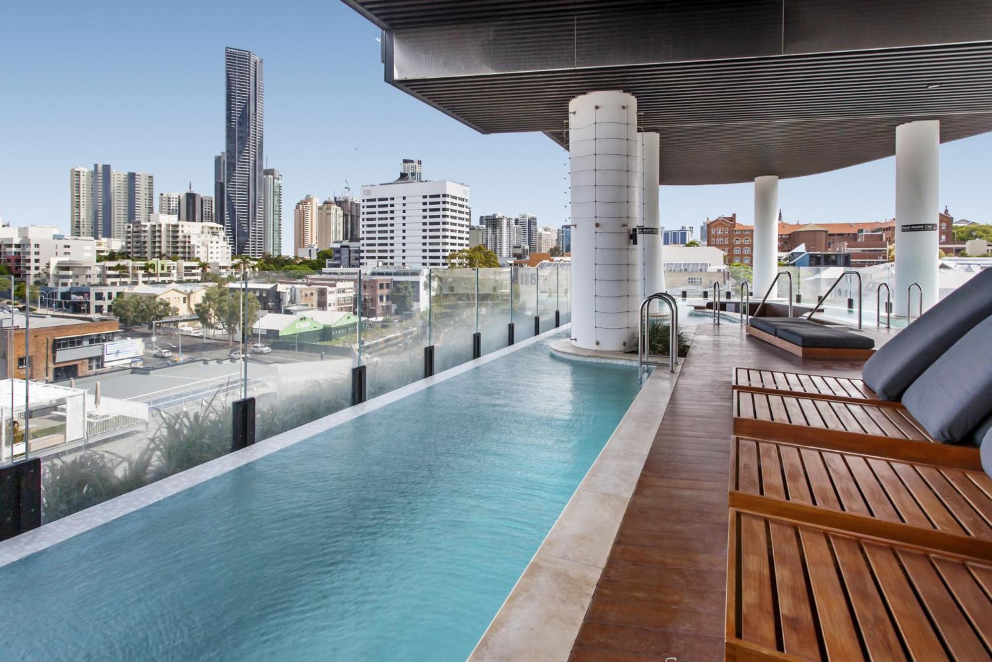 Apartamento Chic 1-bed With Parking, Rooftop Pool And Gym