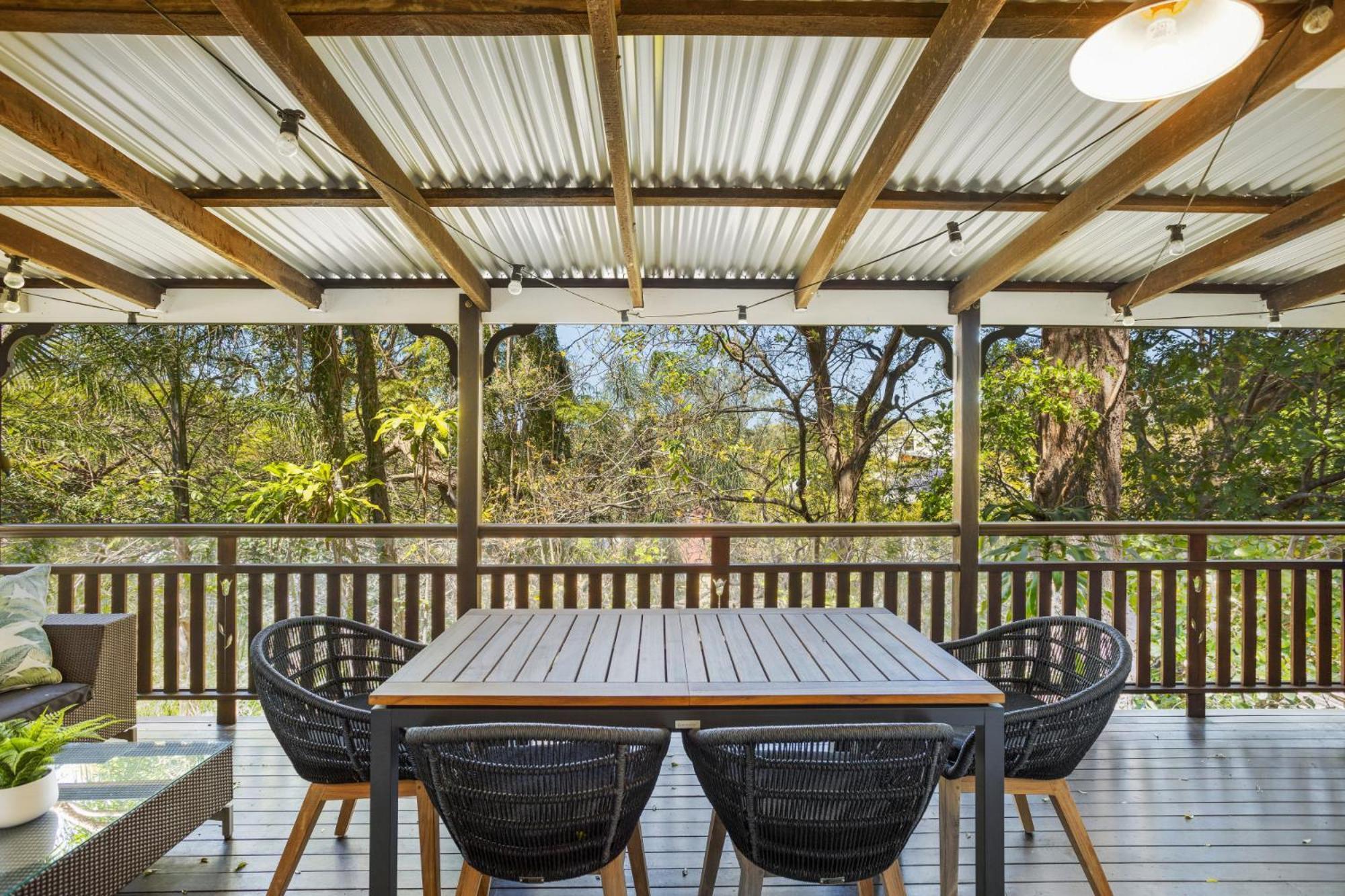 Tranquil 2-bed Family With Deck Among Trees Brisbane