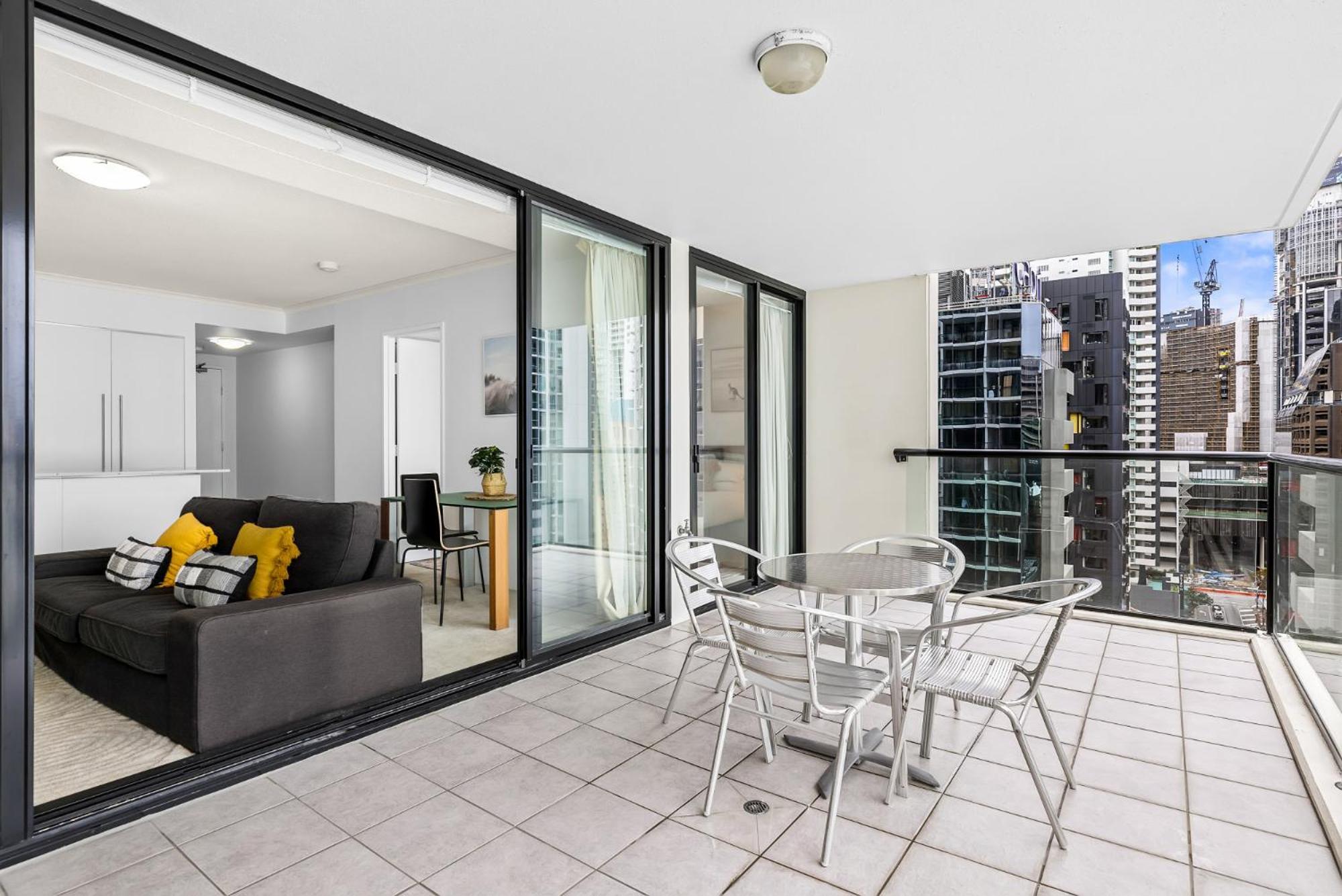 1-bed Centre With Pool, Bbq & Gym Apartment *