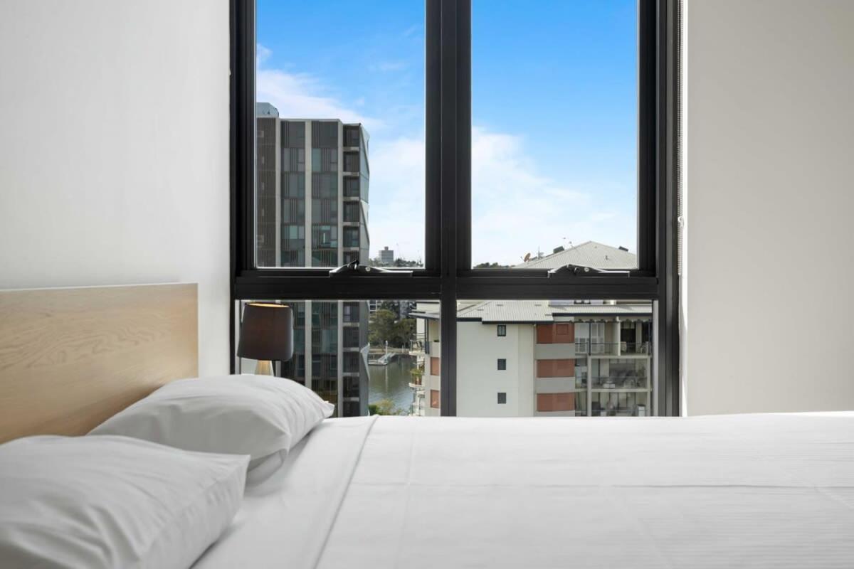 Spaciously Bright 1-bed * Brisbane