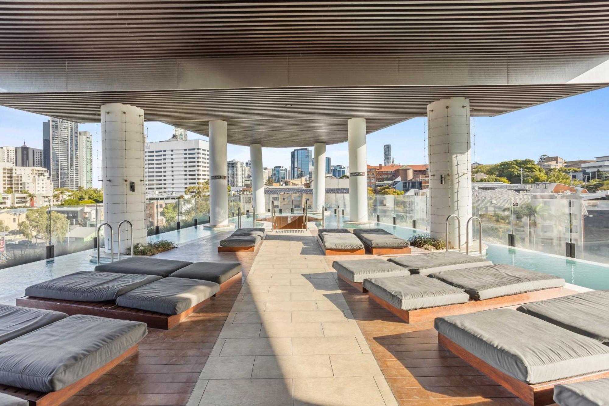 Apartamento Chic 1-bed With Parking, Rooftop Pool And Gym
