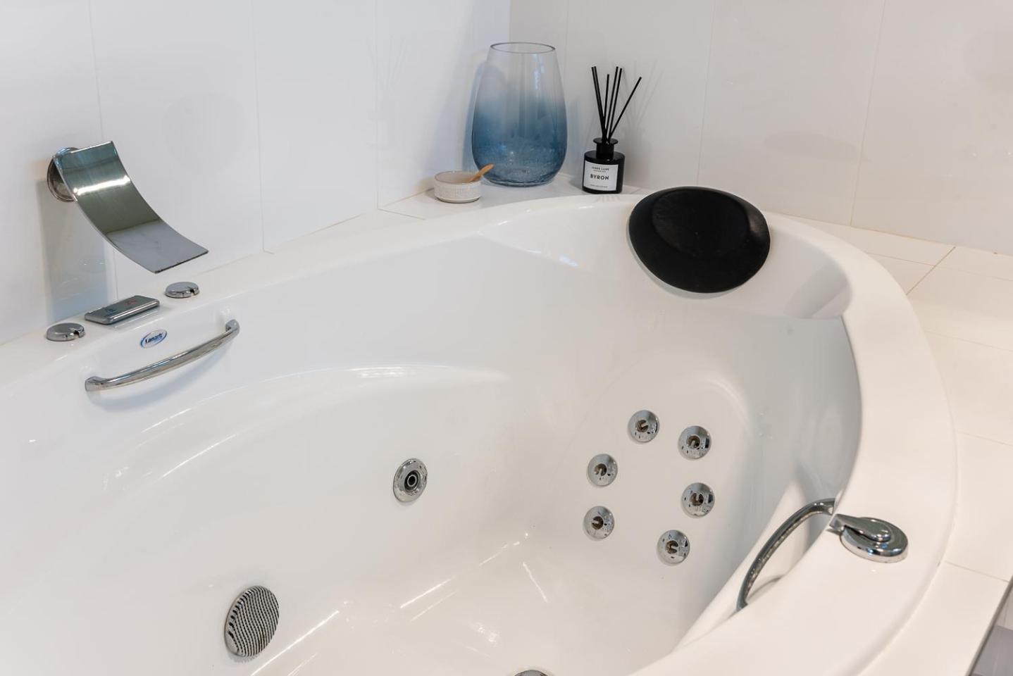 Holiday home Beautiful Modern In Heart Of New Farm *