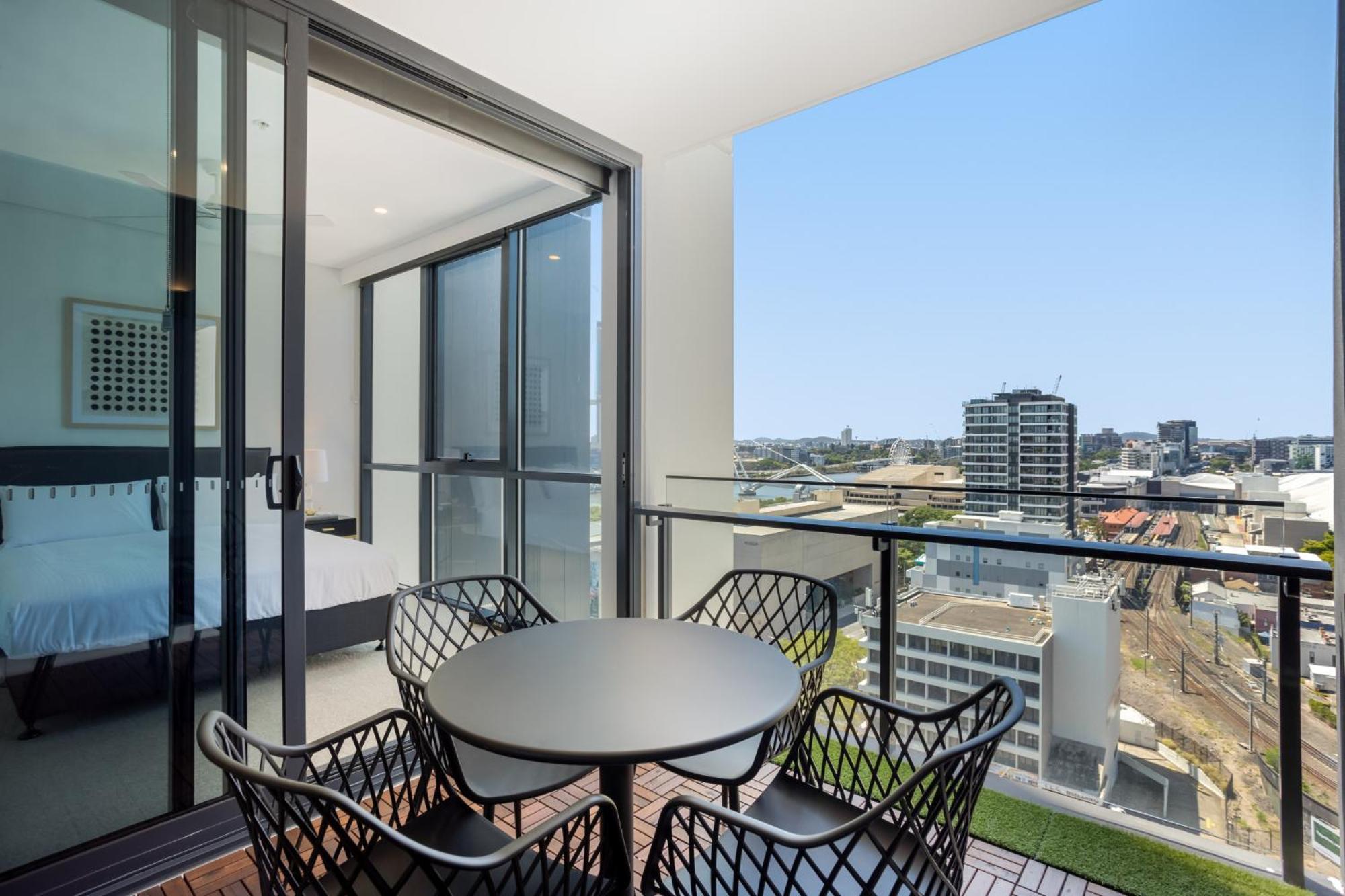 Apartment Riverside 2-bed By Brisbane's Landmarks With Pool