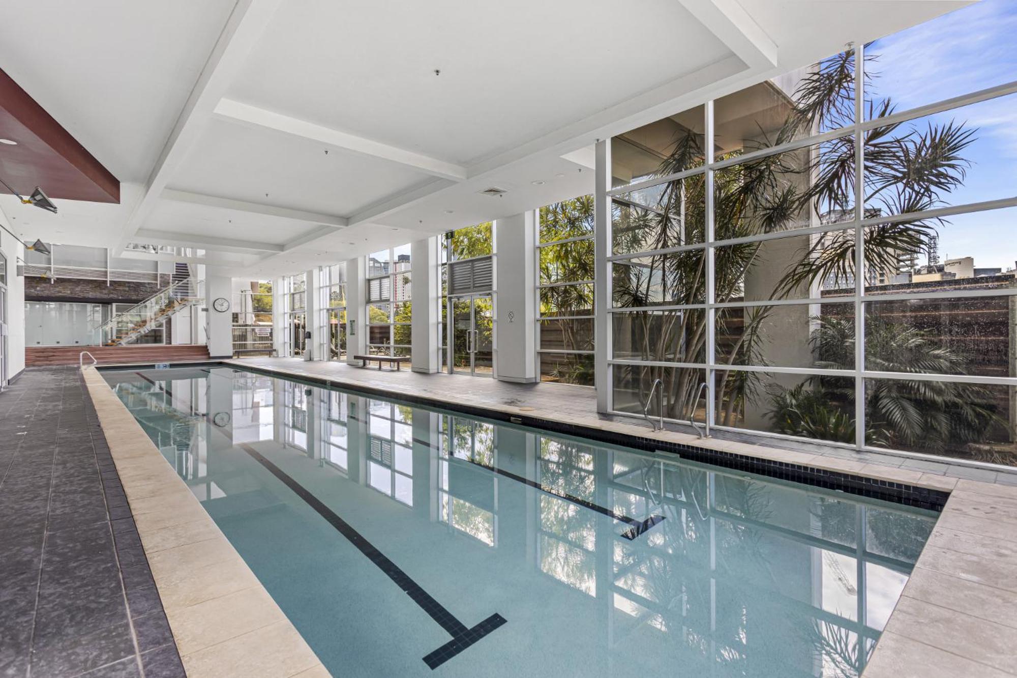 High-floor 2-bed Cbd Unit With Views & Amenities Apartment