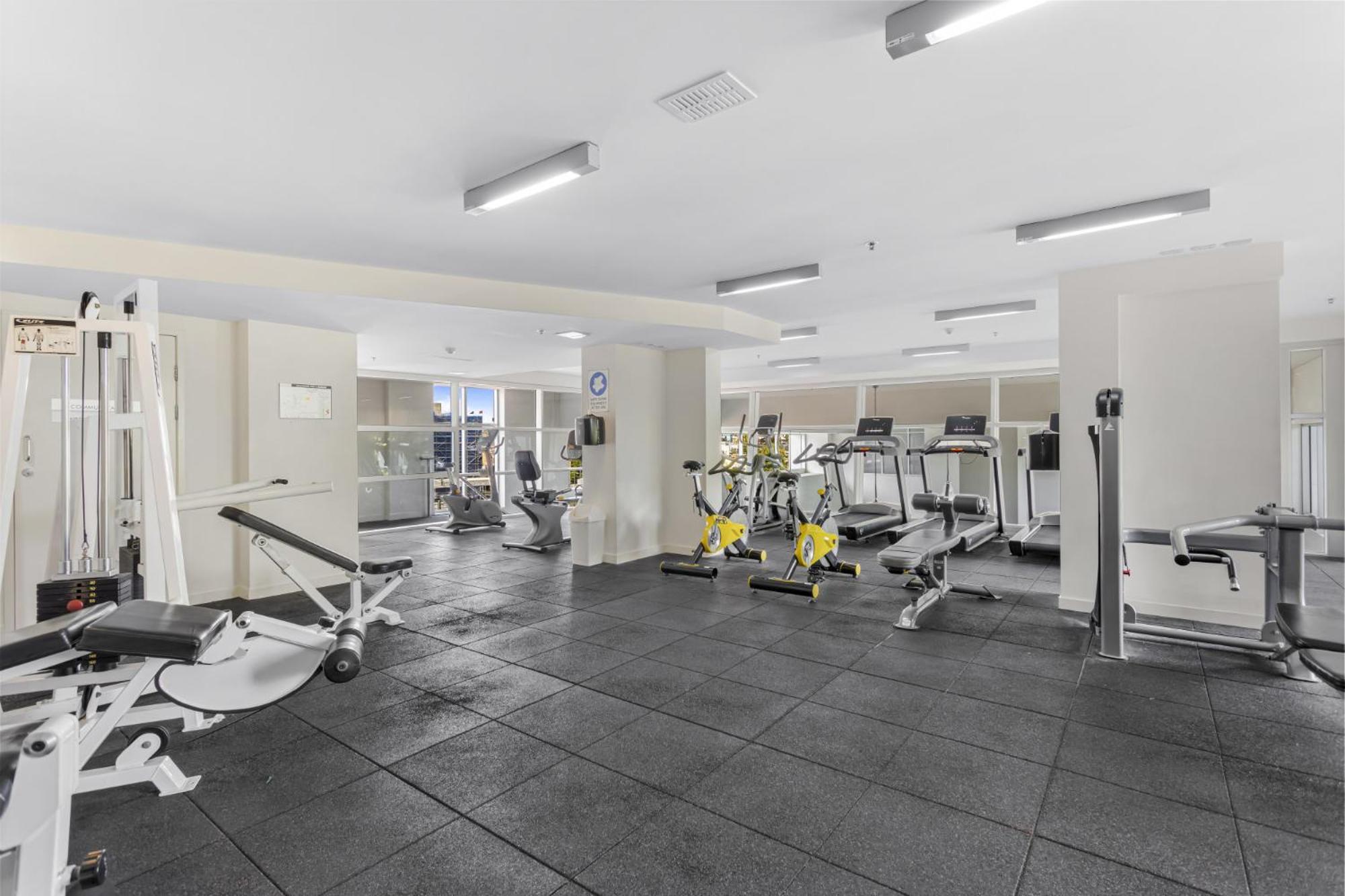 Apartment High-floor 2-bed Cbd Unit With Views & Amenities *