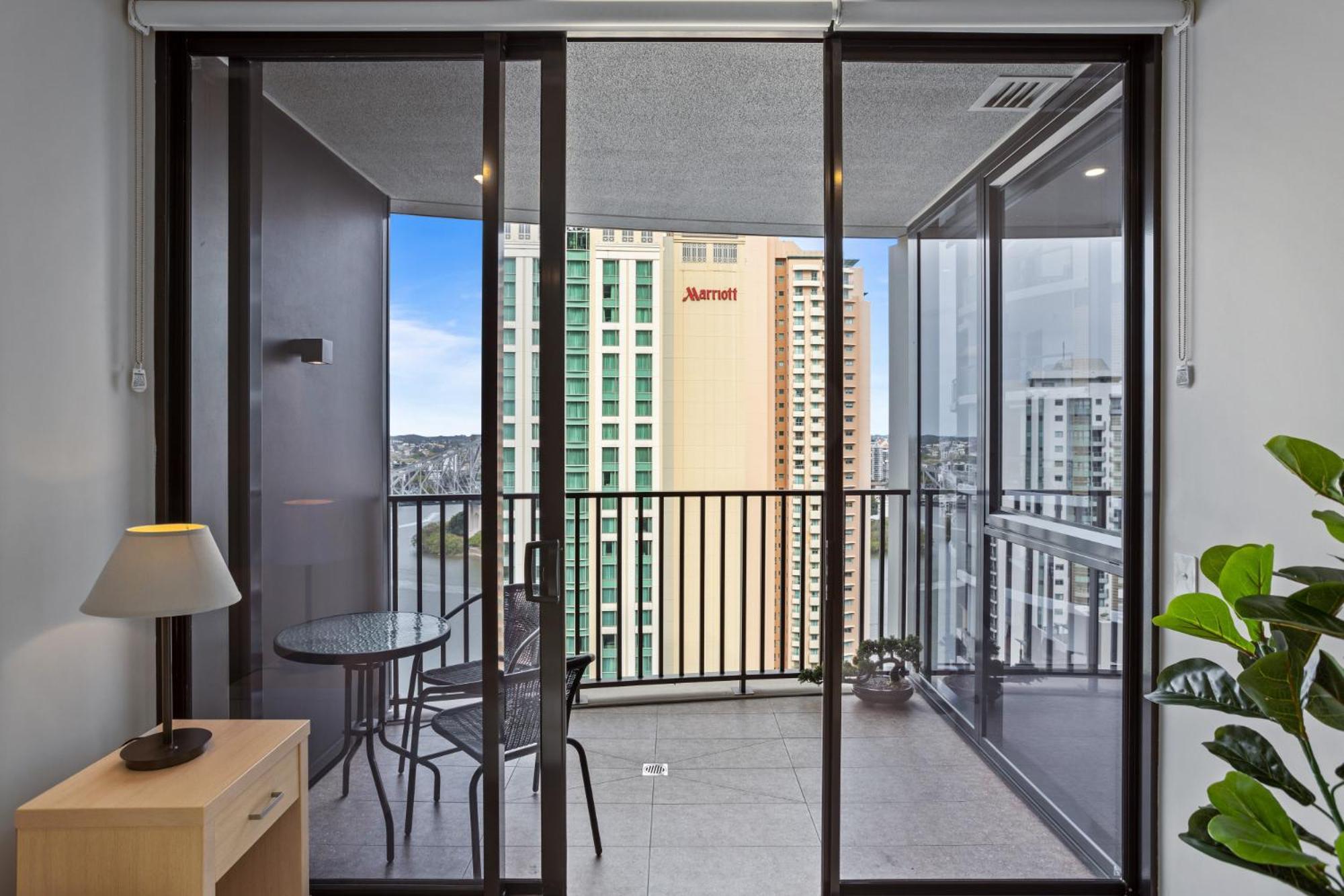Cosy 1-bed With River Views Pool Gym & Bbq * Brisbane