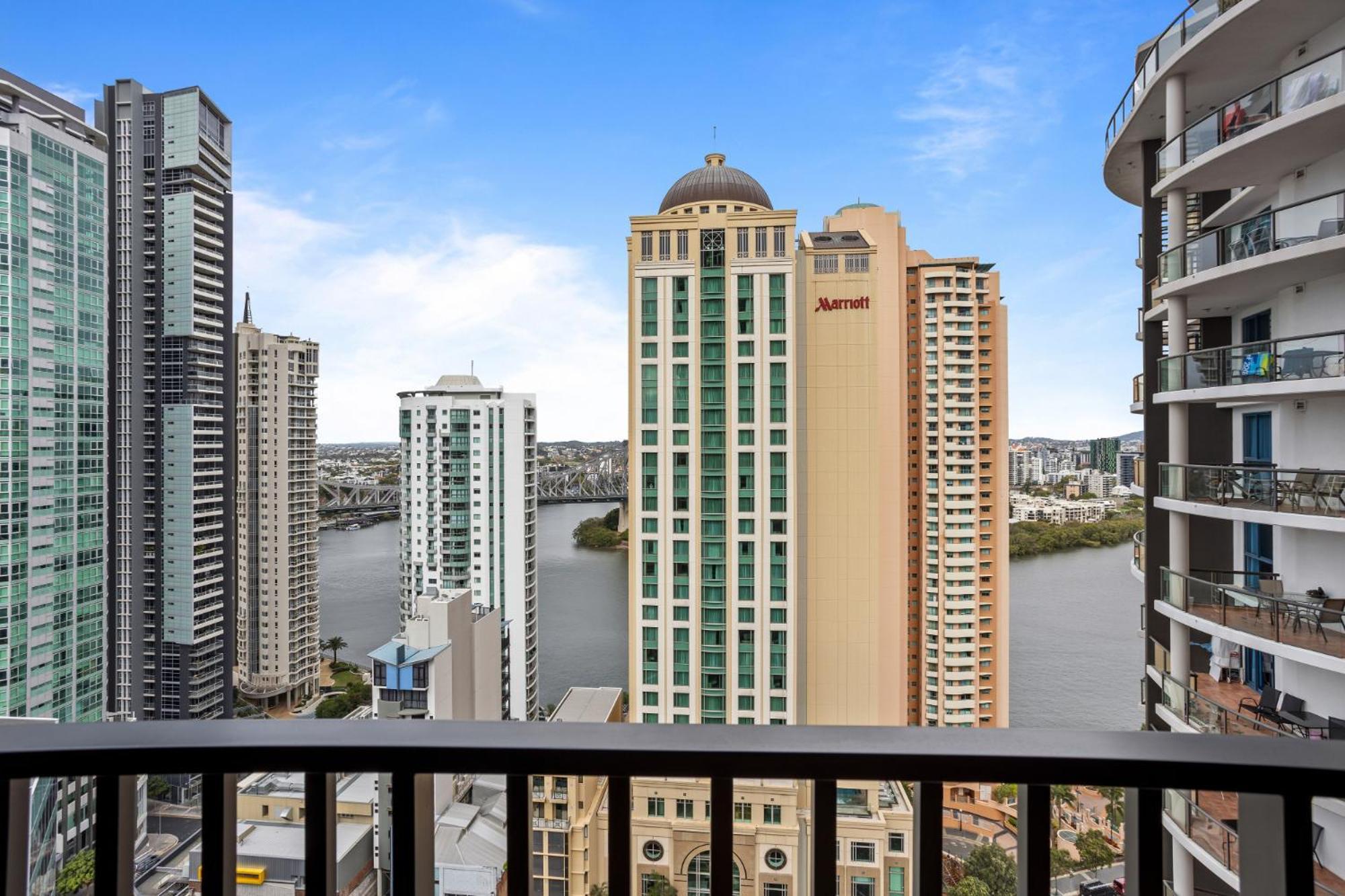 Cosy 1-bed With River Views Pool Gym & Bbq Brisbane