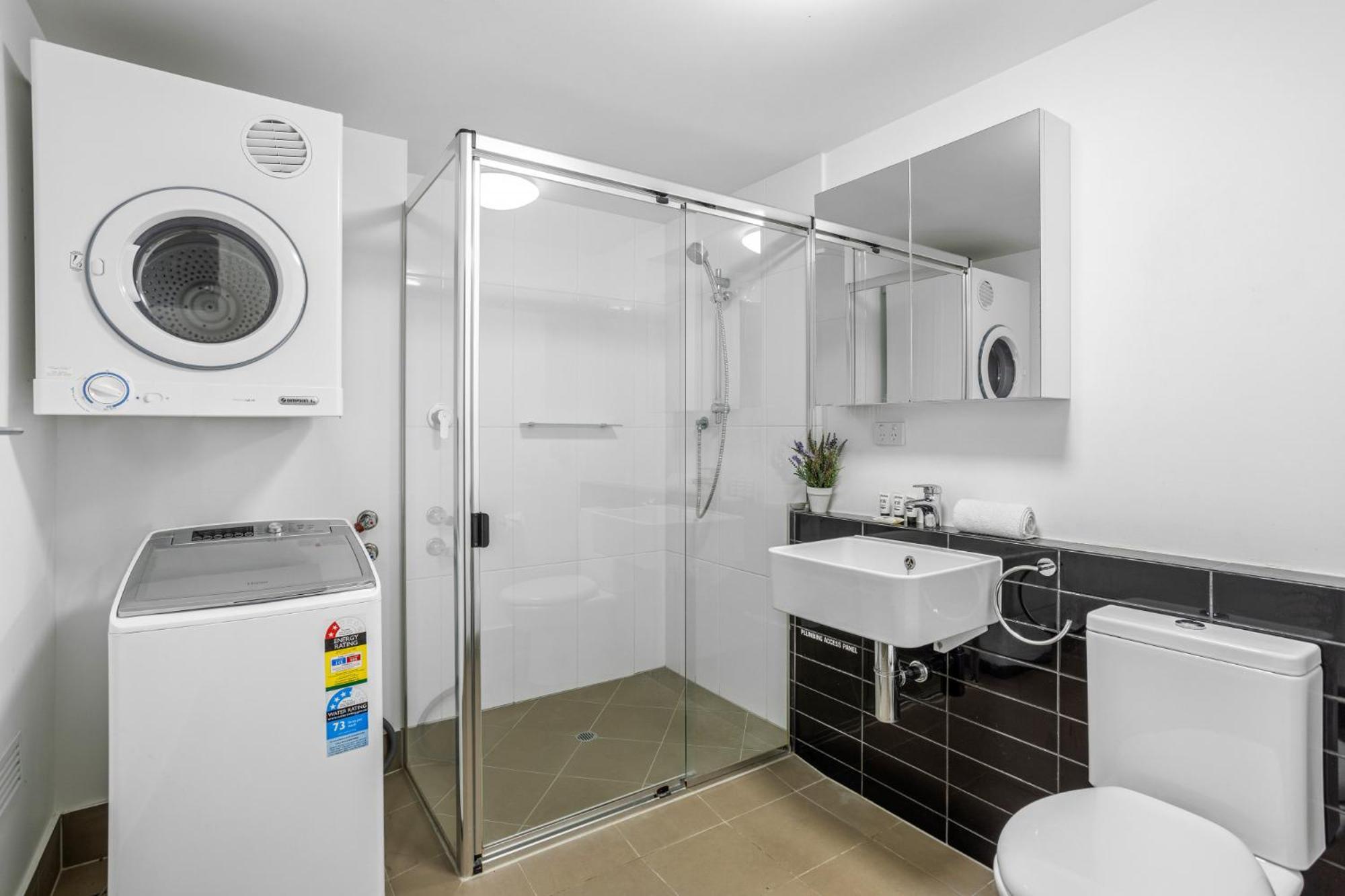 Apartment Humble Living In An Energetic Neighbourhood *