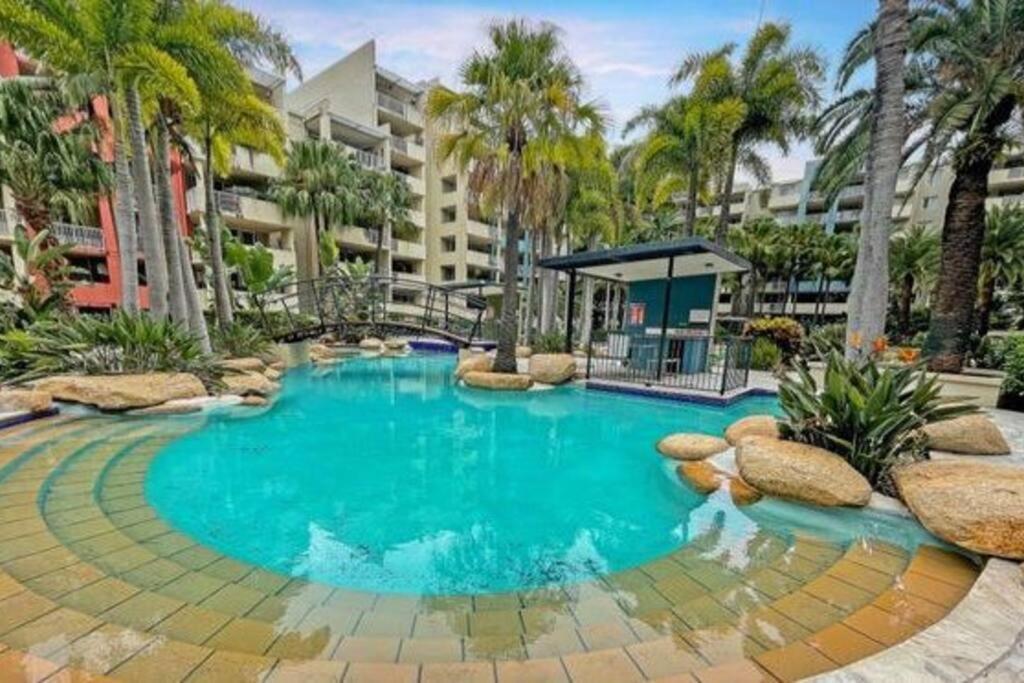 Large Balcony, & Pool Apartamento Brisbane