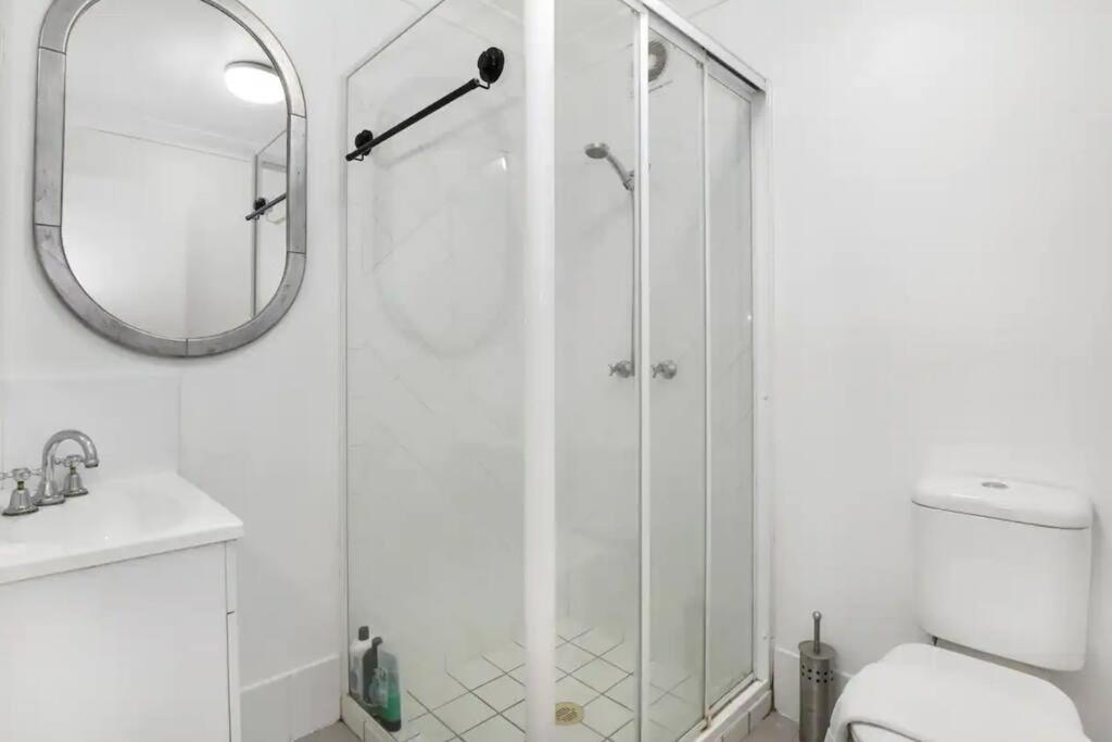 Close To Suncorp Stadium: 1 Bed And Parking! *