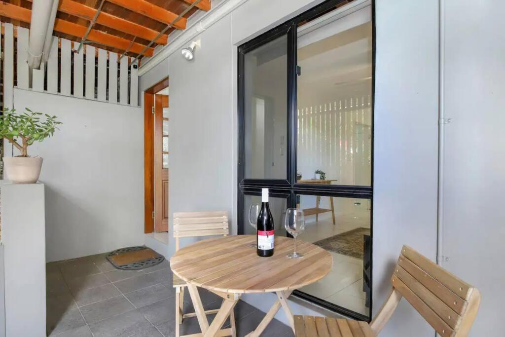 Apartment Close To Suncorp Stadium: 1 Bed And Parking!