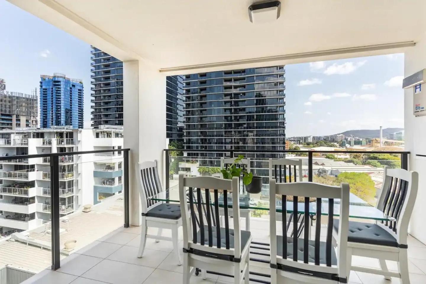 Cbd Stylish 1bed1bath Modern W Parking