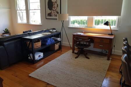 The Indooroopilly Queenslander - 4 Bedroom Family - Private Pool - Wifi - Netflix Holiday home Brisbane