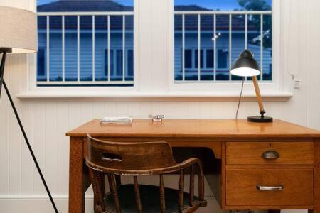 The Indooroopilly Queenslander - 4 Bedroom Family - Private Pool - Wifi - Netflix