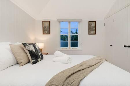Holiday home The Indooroopilly Queenslander - 4 Bedroom Family - Private Pool - Wifi - Netflix *