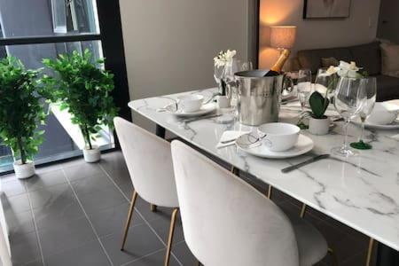 Charlotte Towers & Style Facilities * Brisbane
