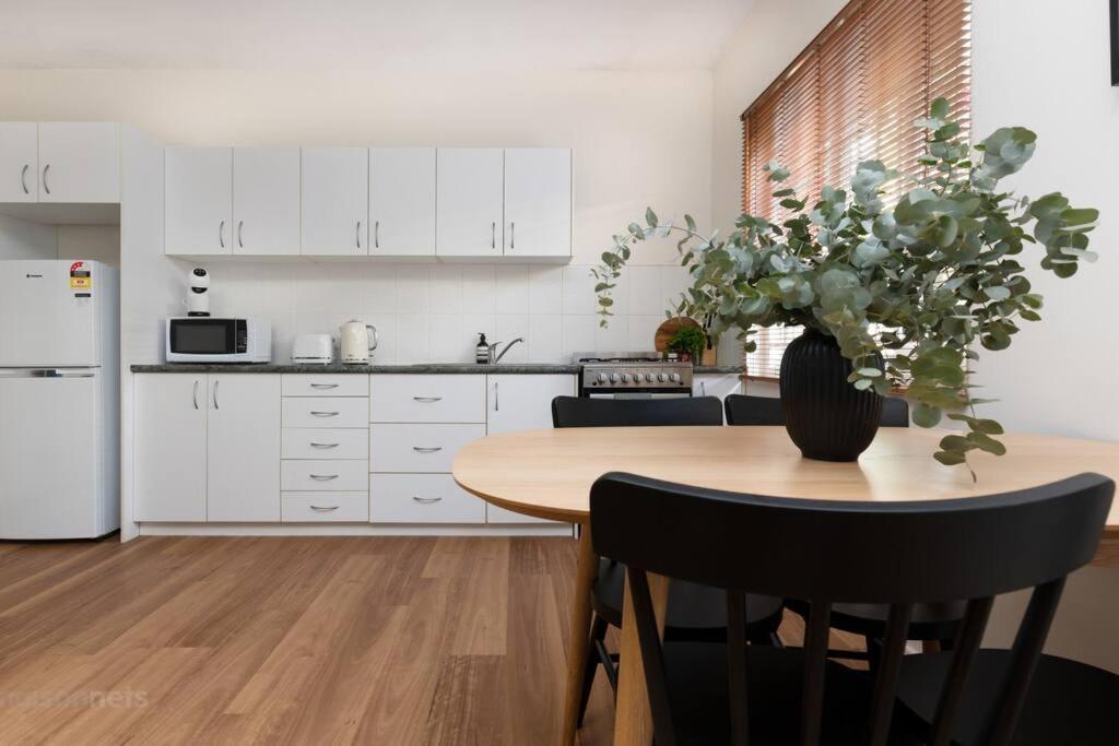 3 Bed Budget Hidden Gem Parking Near Gabba Apartment Brisbane