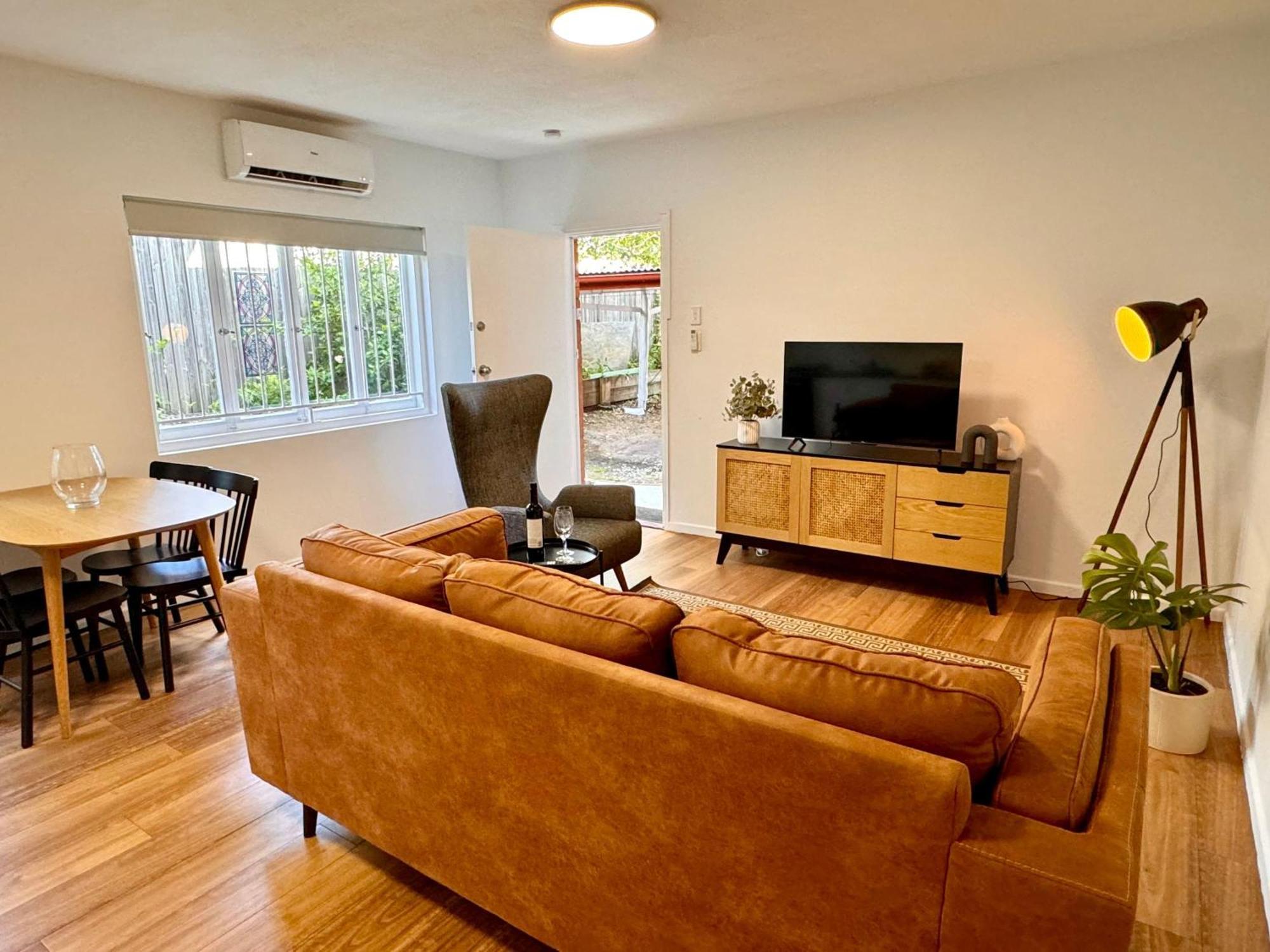 3 Bed Budget Hidden Gem Parking Near Gabba Apartment
