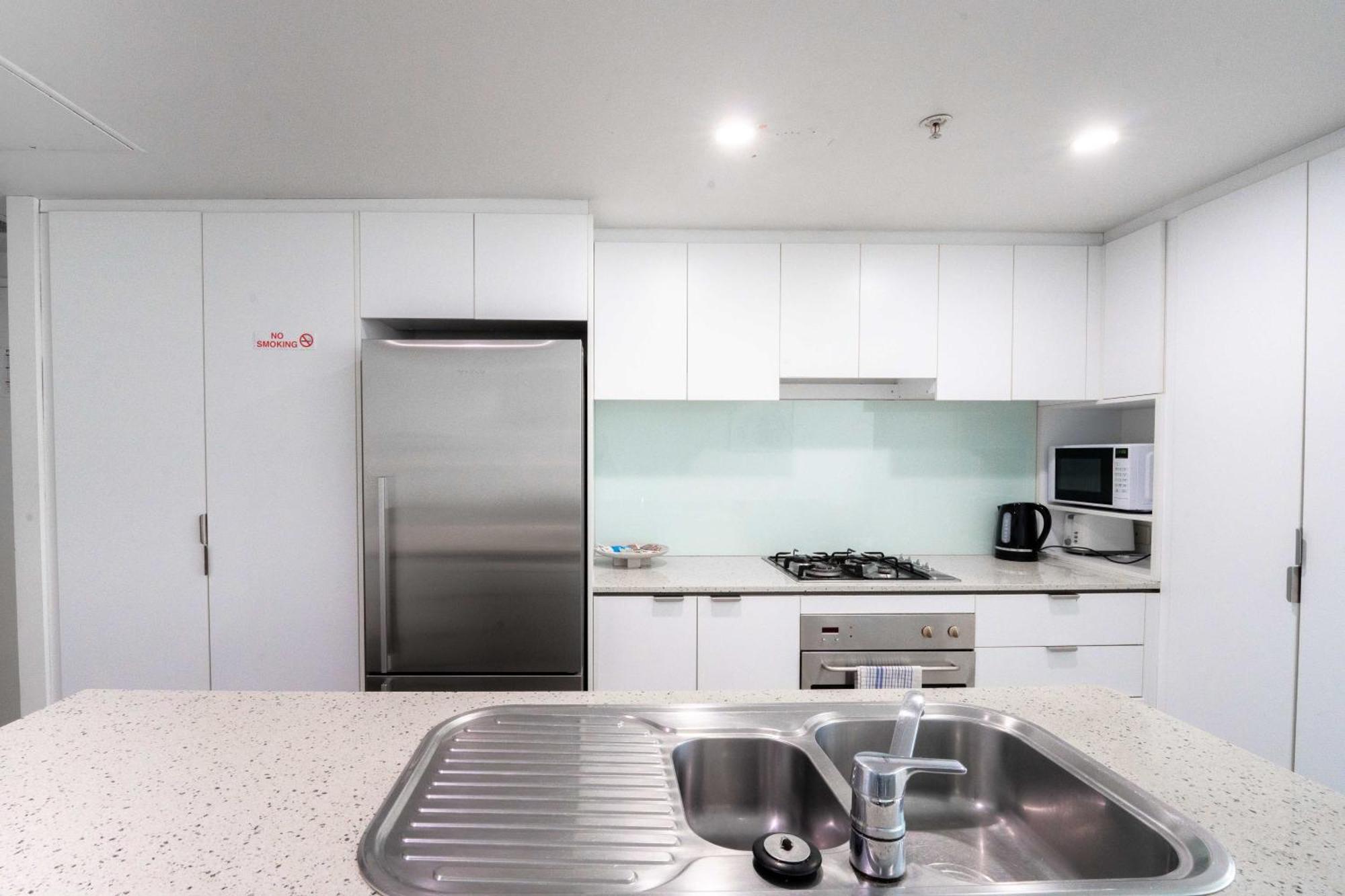 Apartment Prime Location - Cbd 1 Bed W Shared 25m Pool, Gym, Sundeck And A Bbq Area *