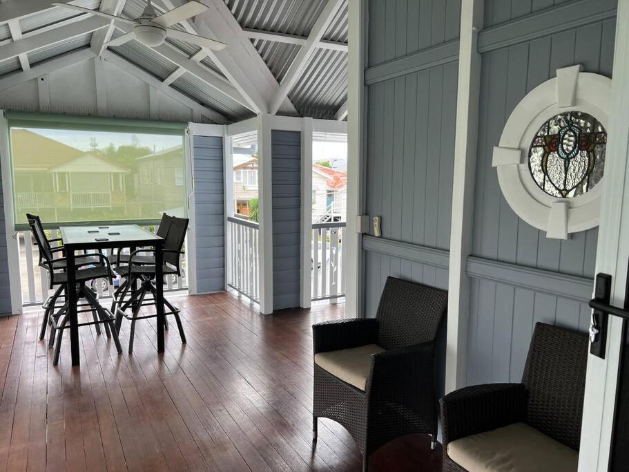 Entire Upper Floor 1 Bedroom *