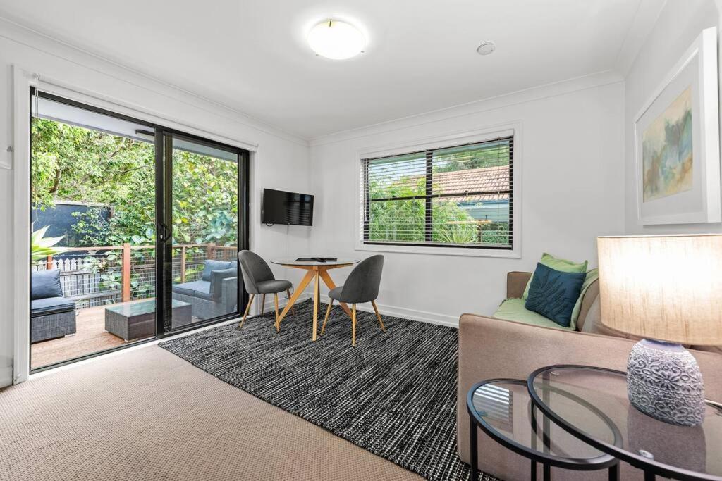Apartment Noble House ~ Fully Self-contained Guest - 2 Bed/1bath/1car~parklands + Transport
