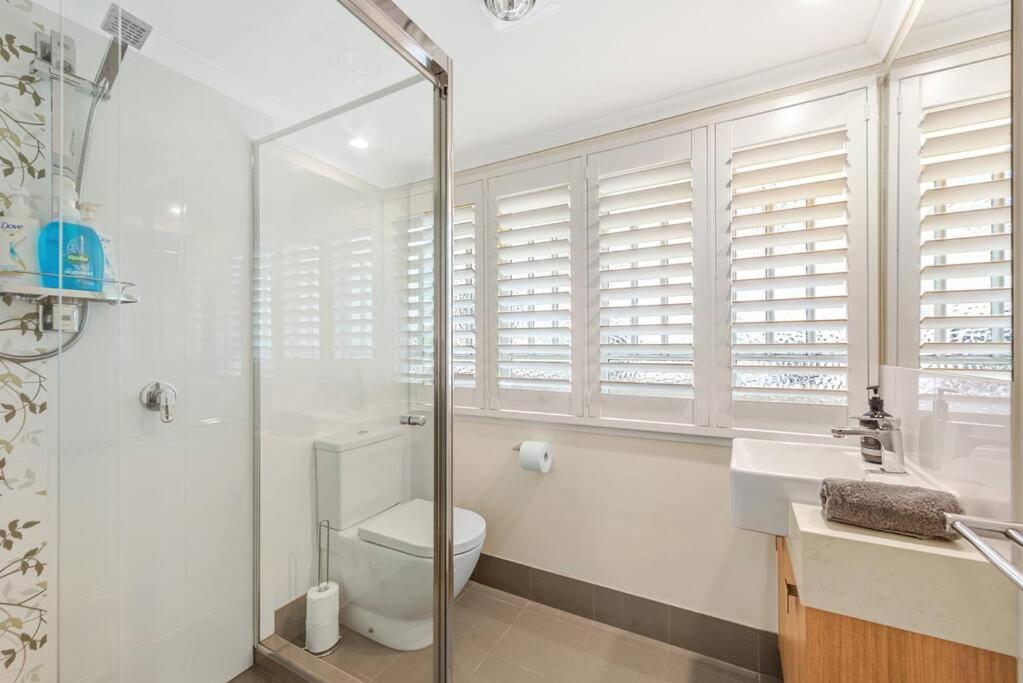 Modern Twist + Old World Charm ~ 3bed/2bath/2car Holiday home Brisbane