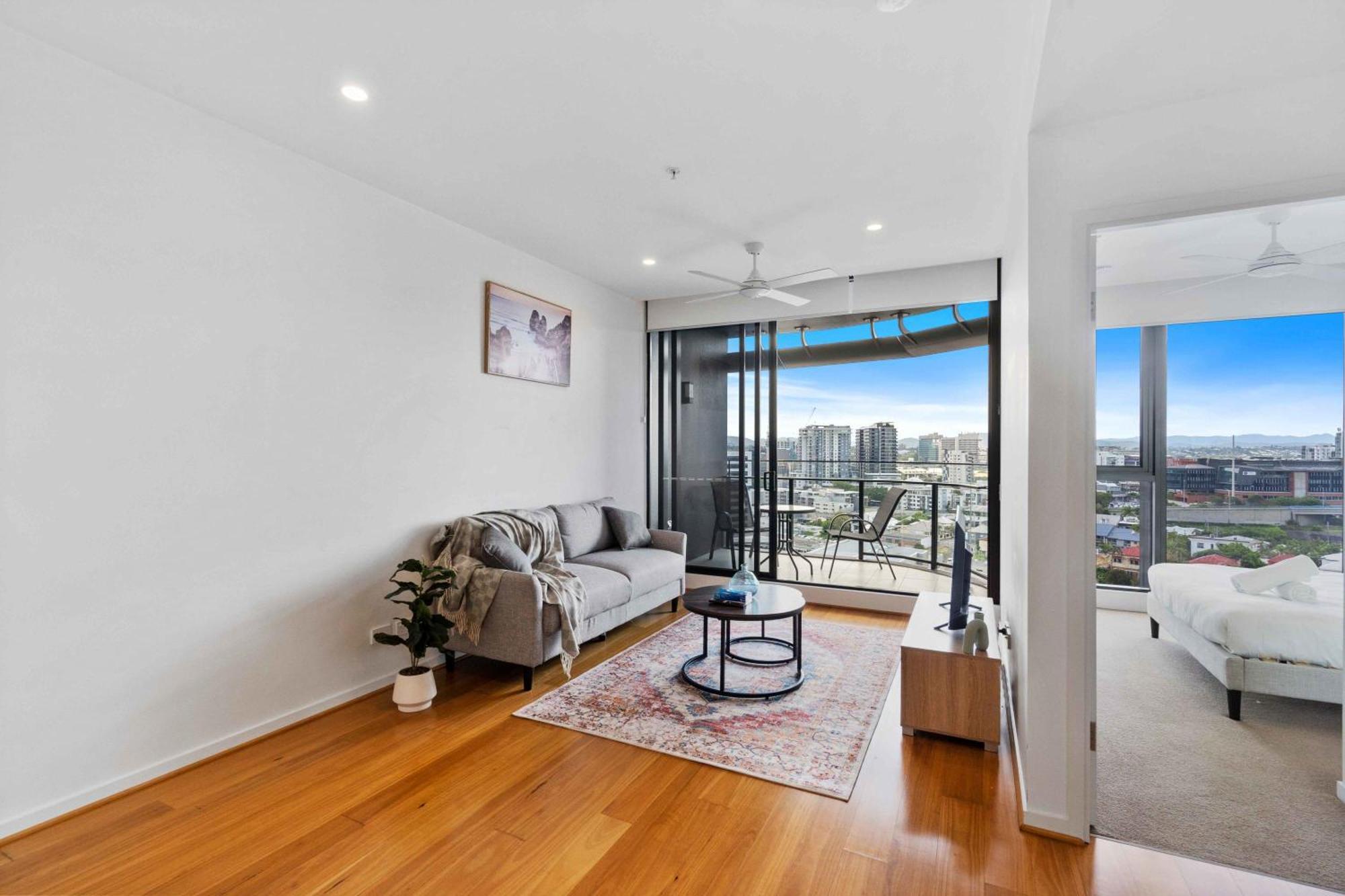 Apartment Homely 1-bedroom With Parking And Wifi