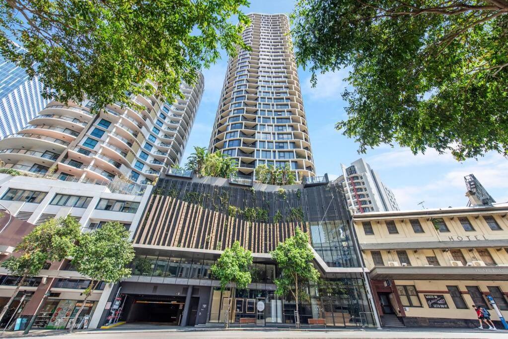 Floor! 2bed/2bath/1car/pool ~ Views ~ Cbd Brisbane