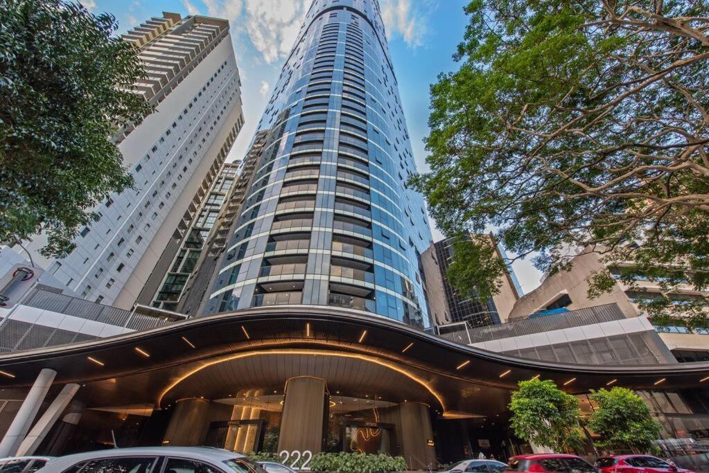 Skyhigh Style ~ 2bed/2bath/1car/views! ~ Cbd