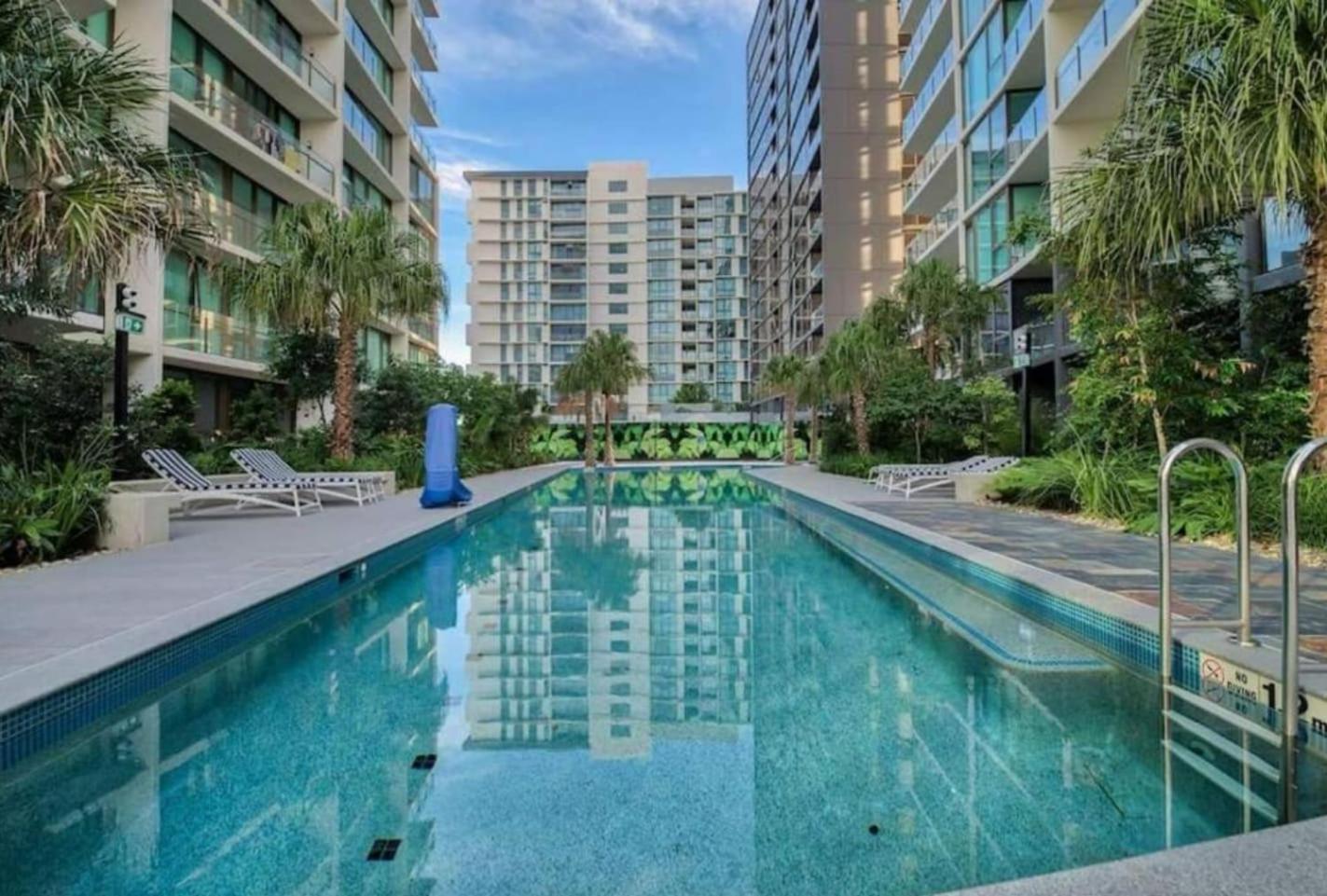 Apartment Homely 1-bedroom With Parking And Wifi