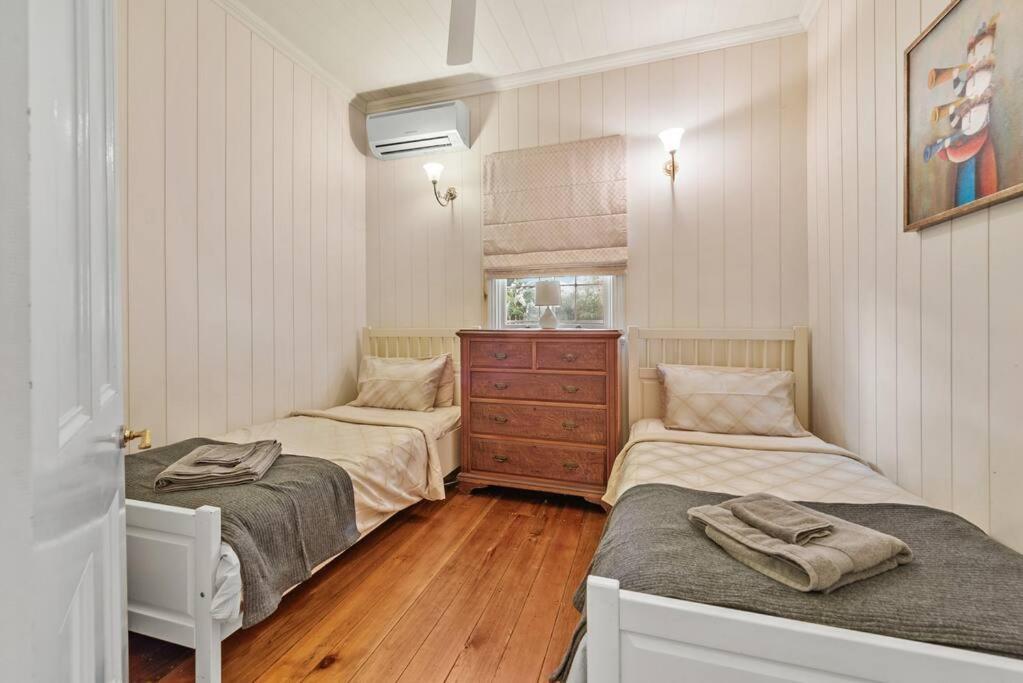 The Family Getaway ~ 3 Bed/2 Bath/1car ~ Wooloowin *