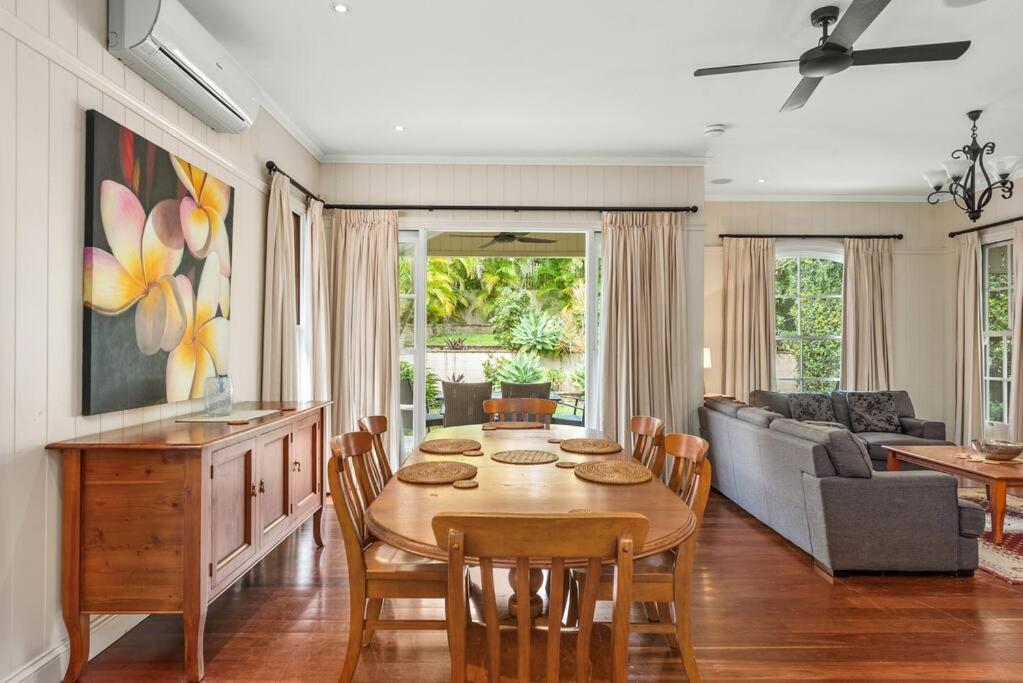 Casa de férias The Family Getaway ~ 3 Bed/2 Bath/1car ~ Wooloowin *