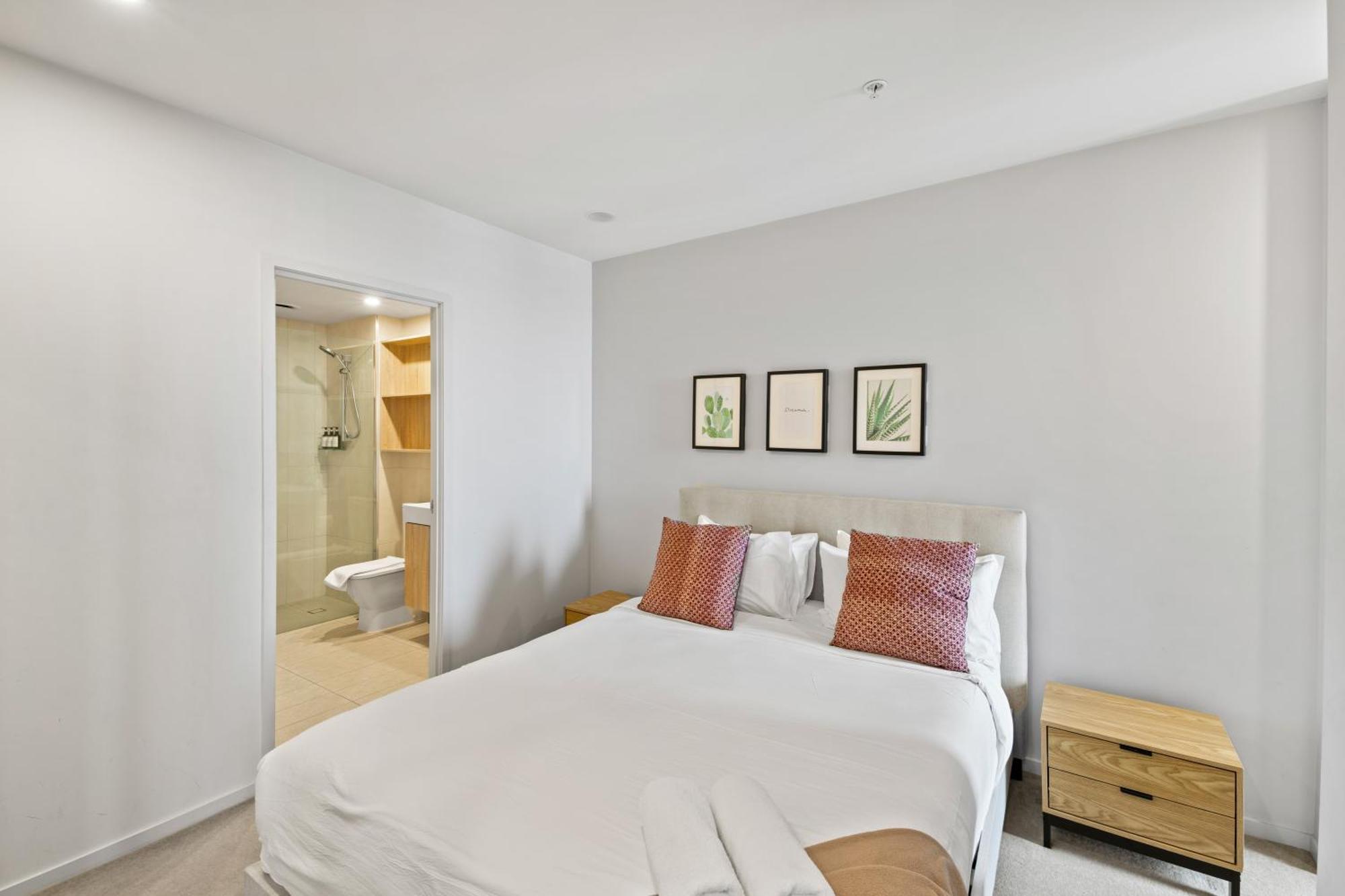 Queen St Apartment