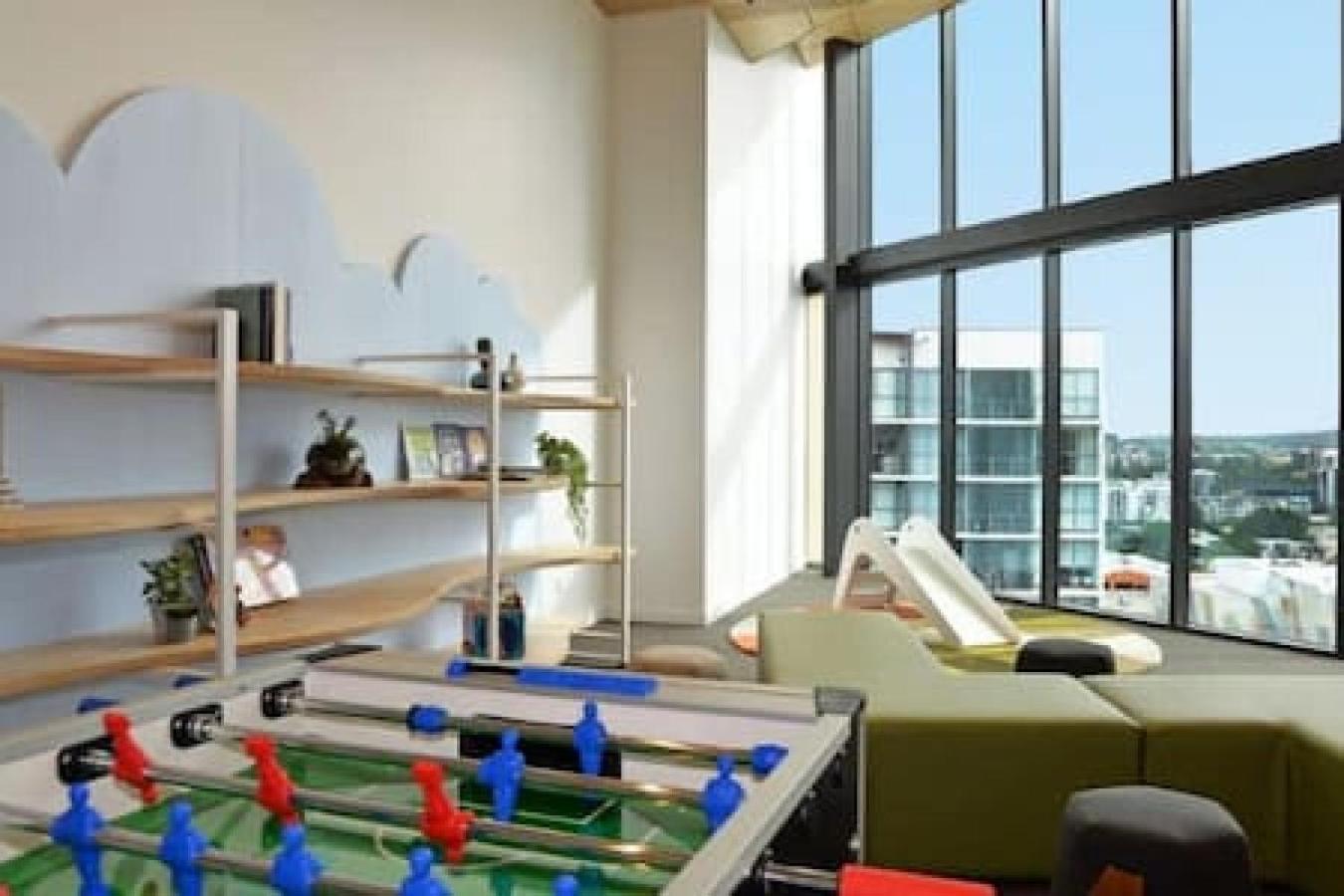 Chic Living W Sunset Views 2bd1 *
