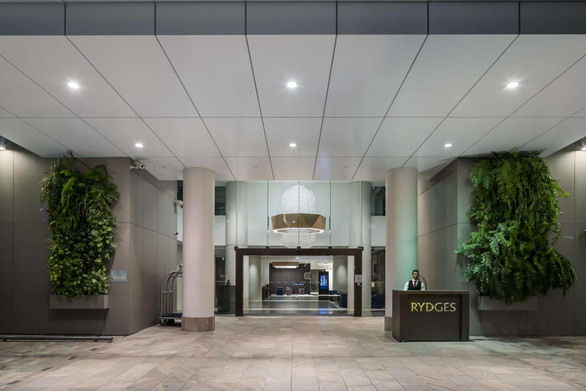 Hotel Rydges South Bank 4*