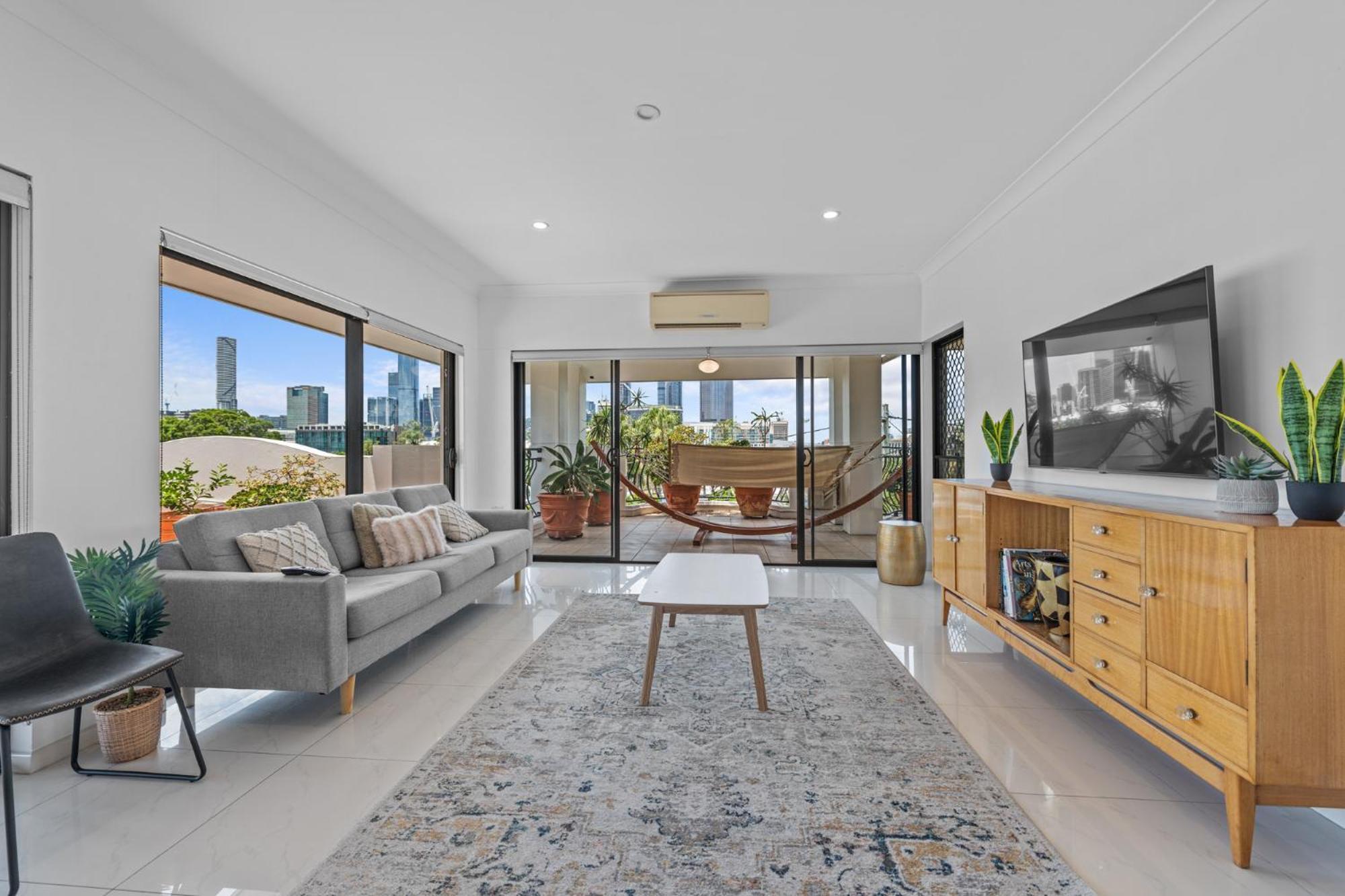 Luxury 2-bed Penthouse With Private Rooftop *