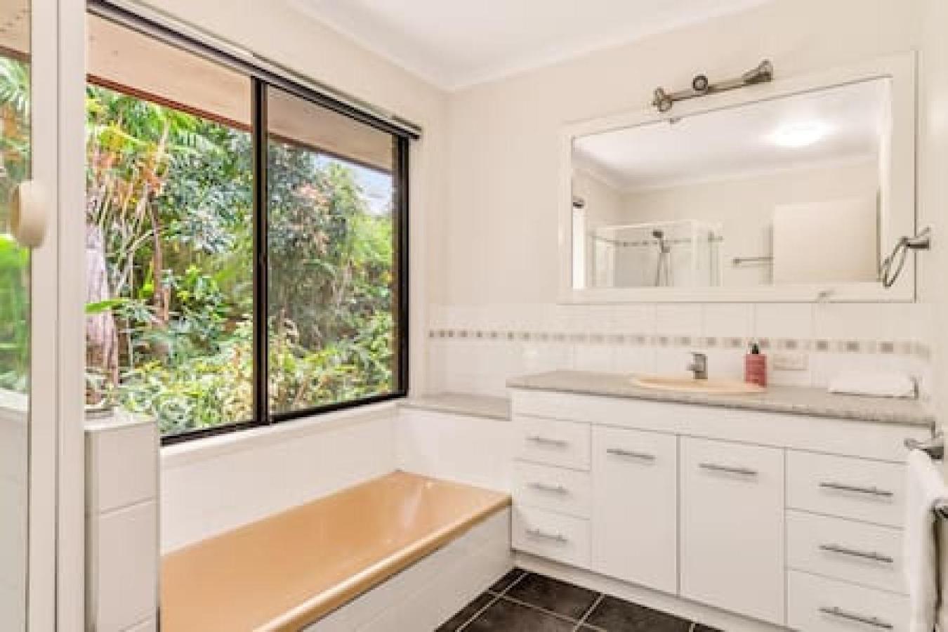Holiday home Modern Comfort Retreat 4bed Cozy Haven W Pool *