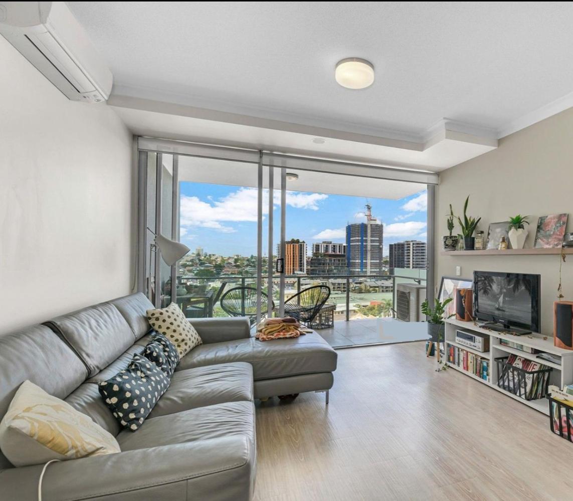 Apartment Light In Amazing Location *