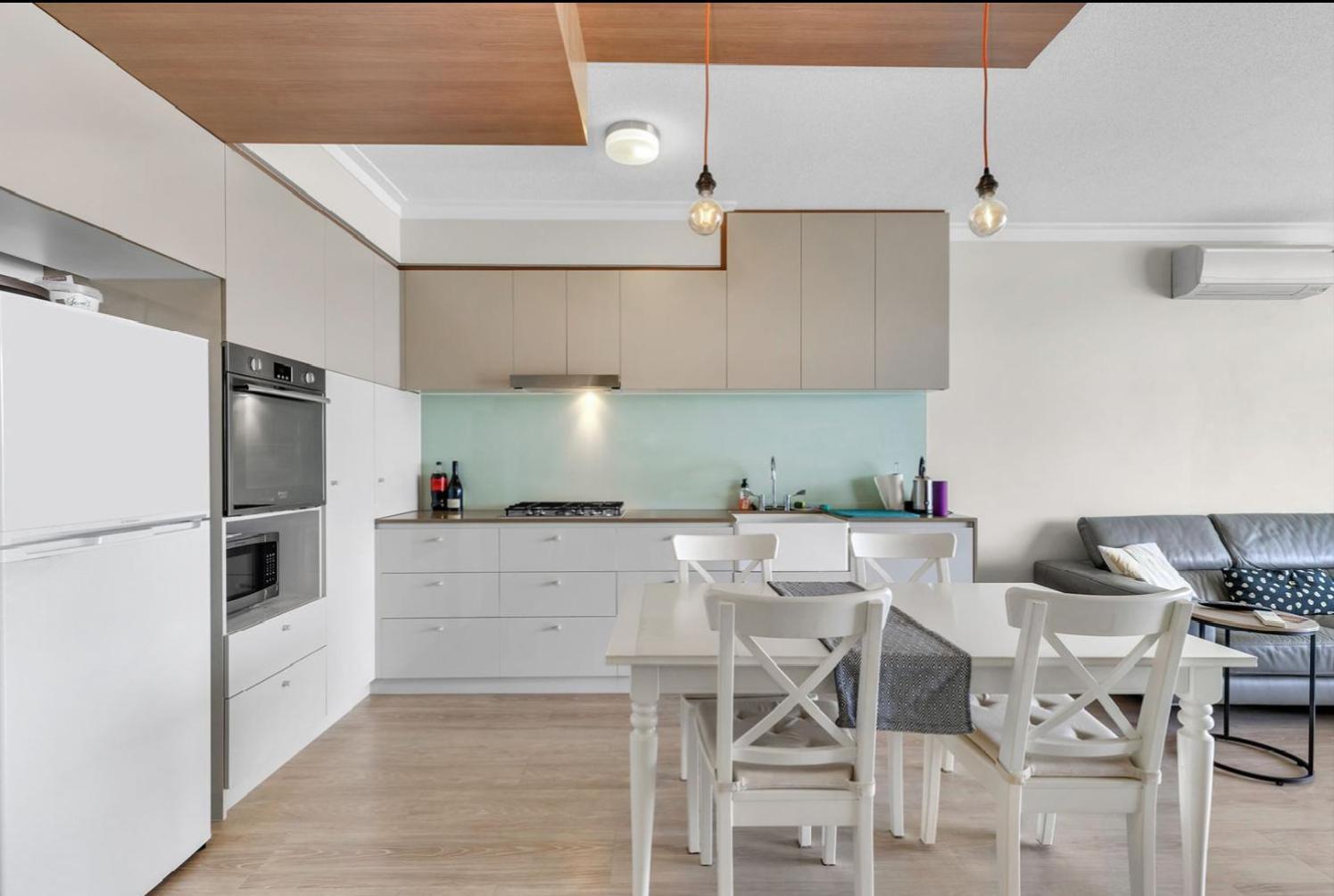 Light In Amazing Location Apartment