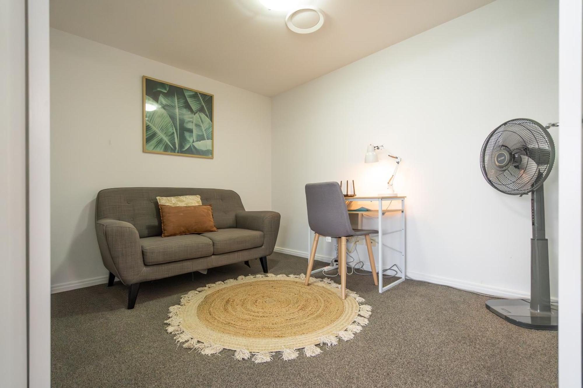 Riverside Retreat! Beautiful Water Views! - New Farm Apartment *