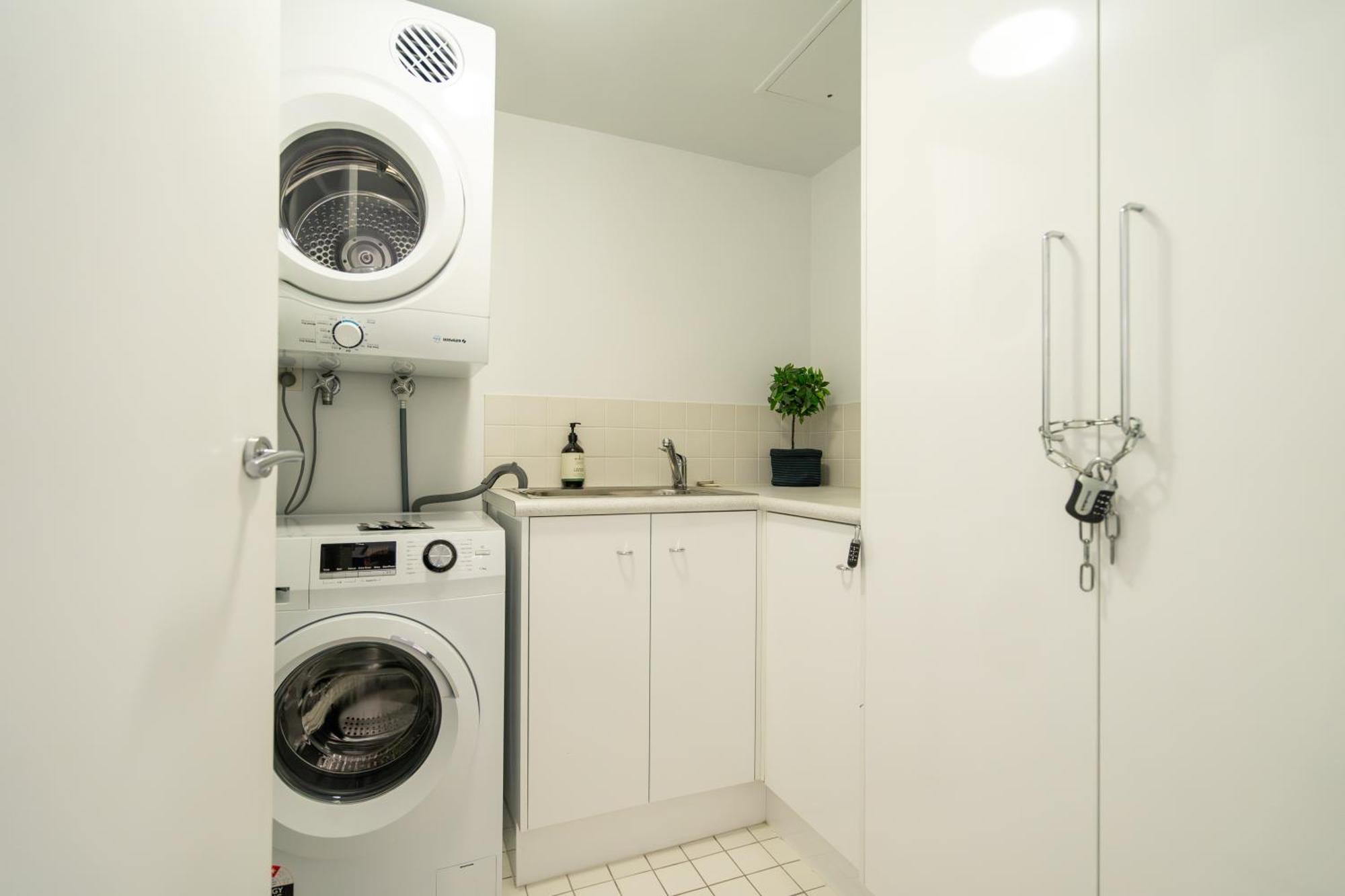 Apartment Riverside Retreat! Beautiful Water Views! - New Farm Brisbane