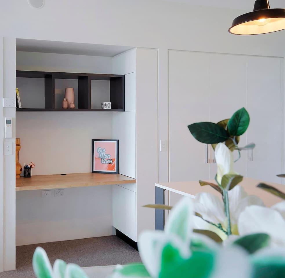 Montague Metropolitan - Cityscape Oasis Apartment
