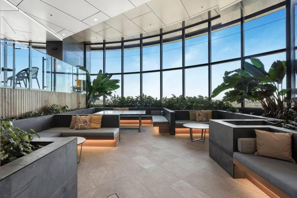 High Level Riverview 1b1b In Centre Of Cbd *