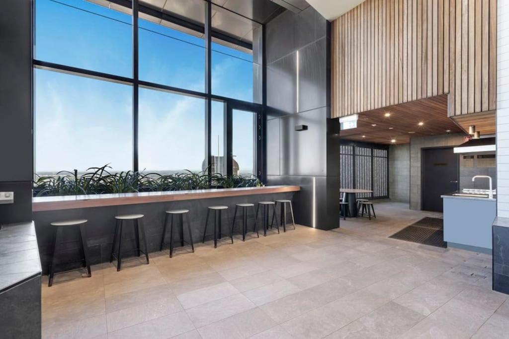 High Level Riverview 1b1b In Centre Of Cbd Brisbane