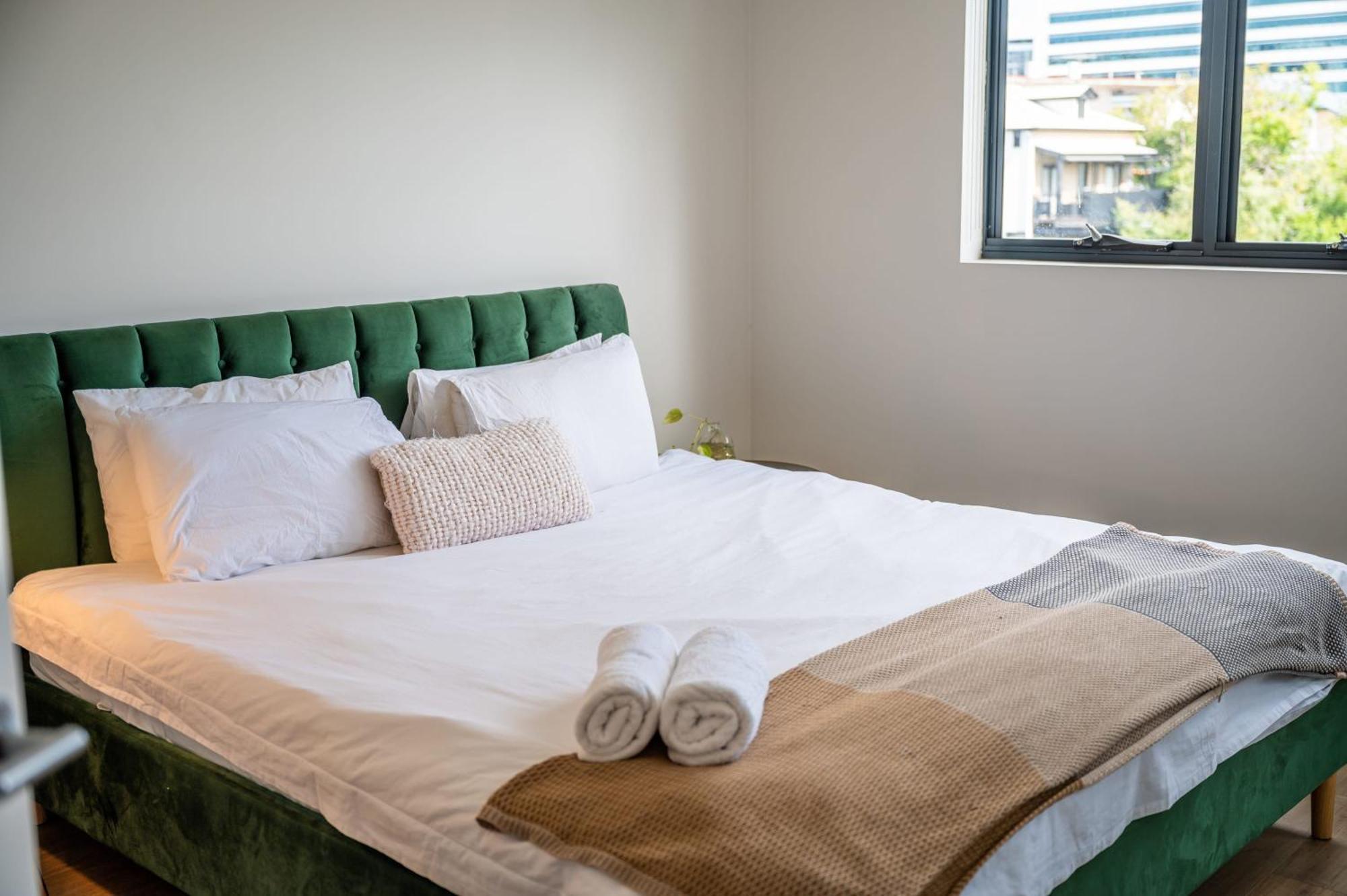 Apartment Tranquil 2-bed Inner City Retreat With Parking Brisbane