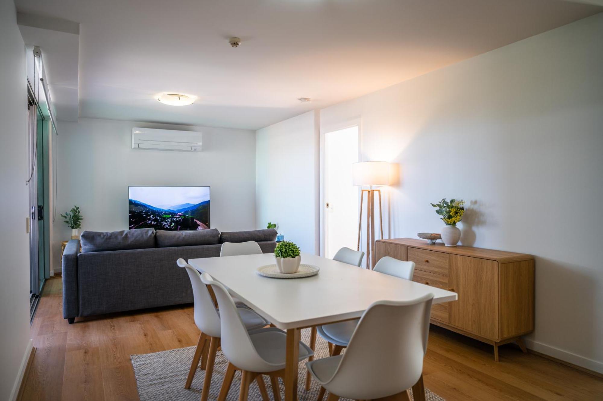 Apartment 3-bedroom Unit With River Views And Balcony Brisbane