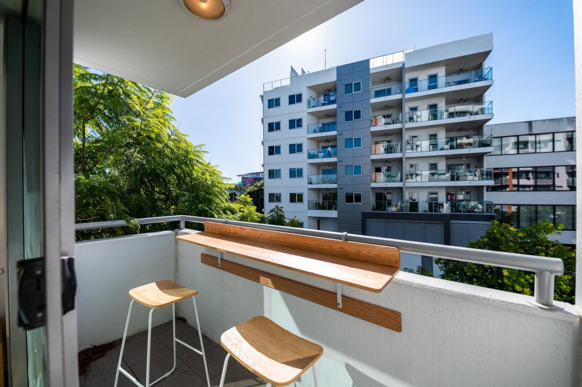 3-bedroom Unit With River Views And Balcony Apartment Brisbane