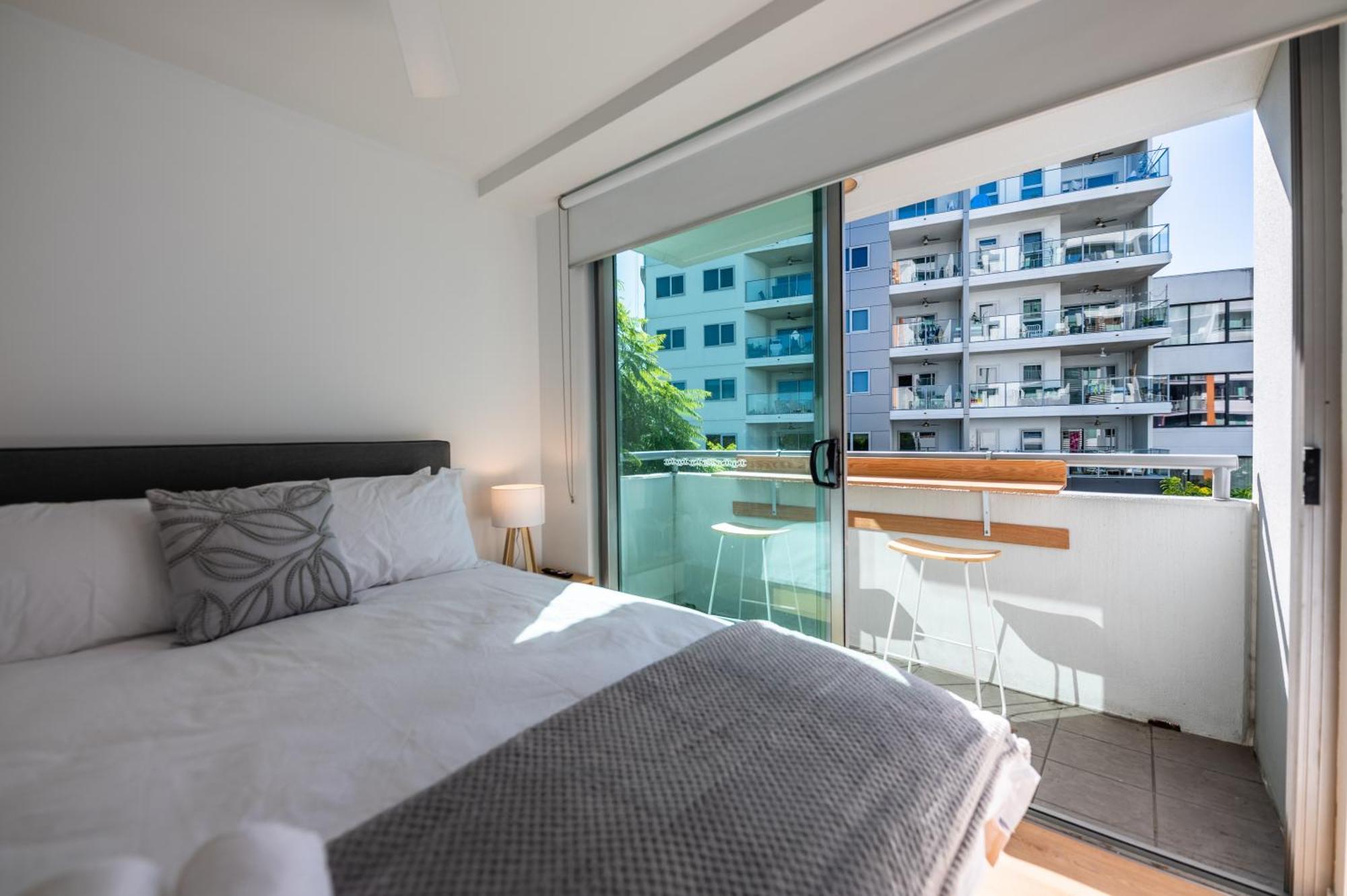 3-bedroom Unit With River Views And Balcony * Brisbane