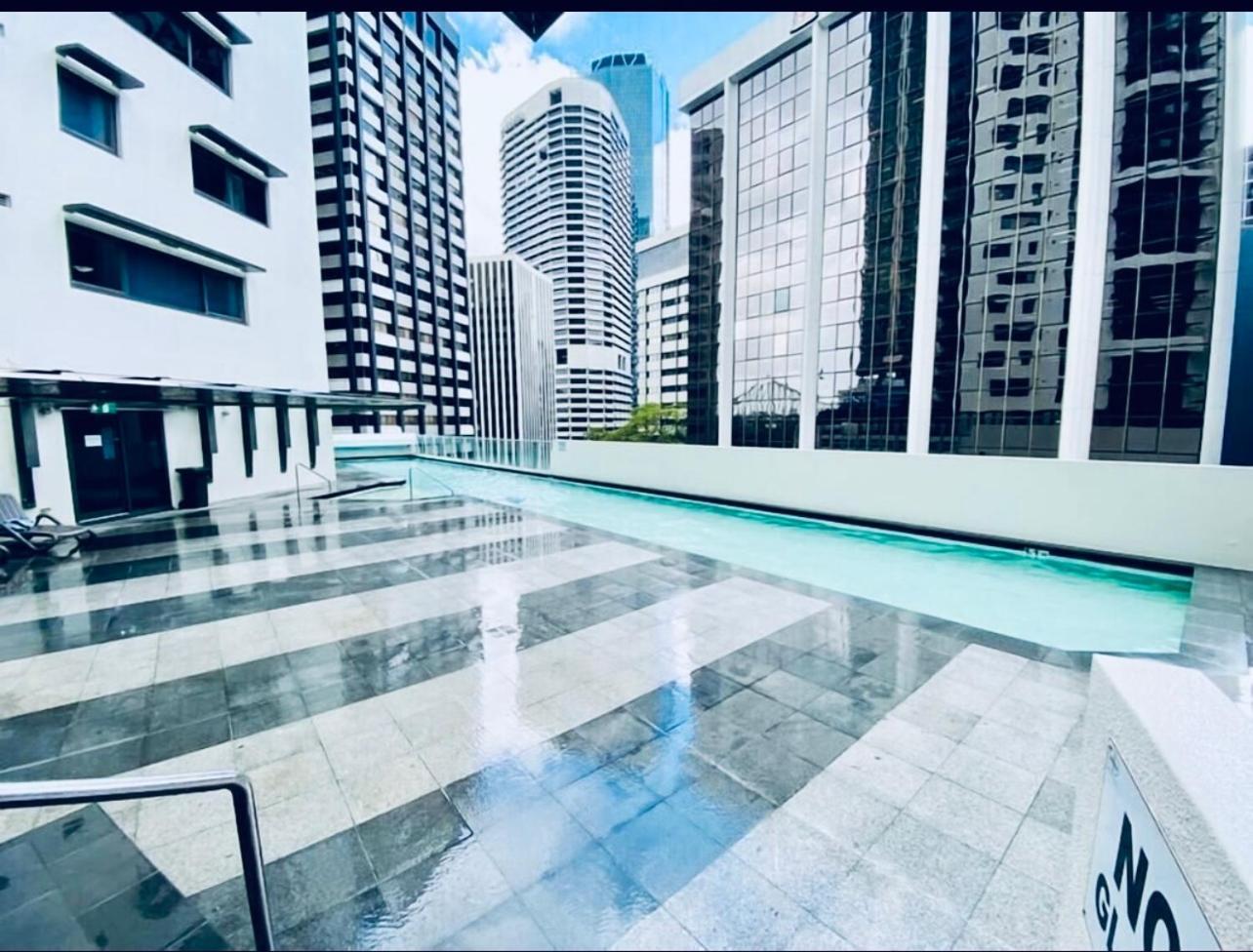 Break Panoramic River Views Free Parking Apartment