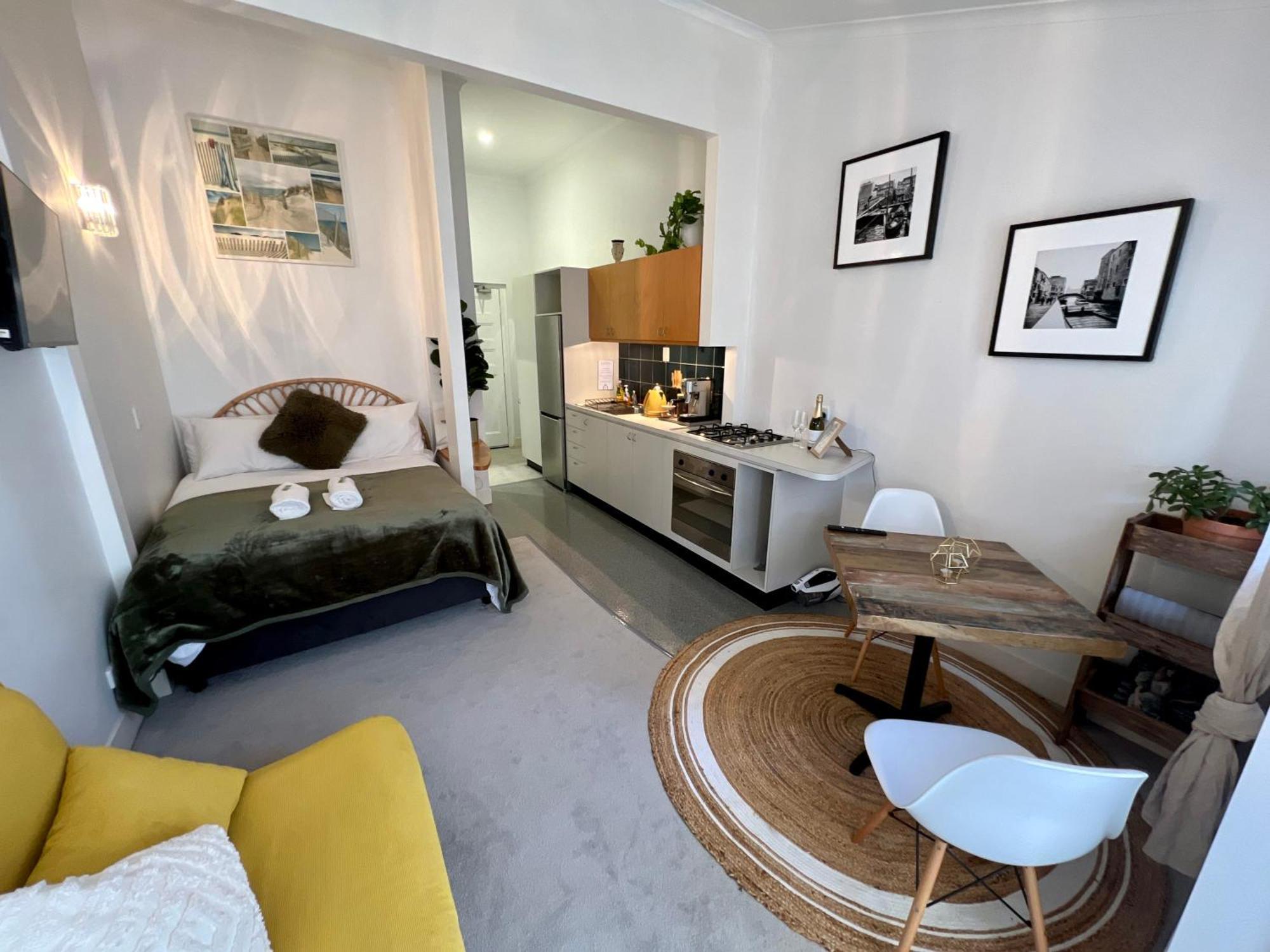 Self Contained Haven In New Farm Apartment